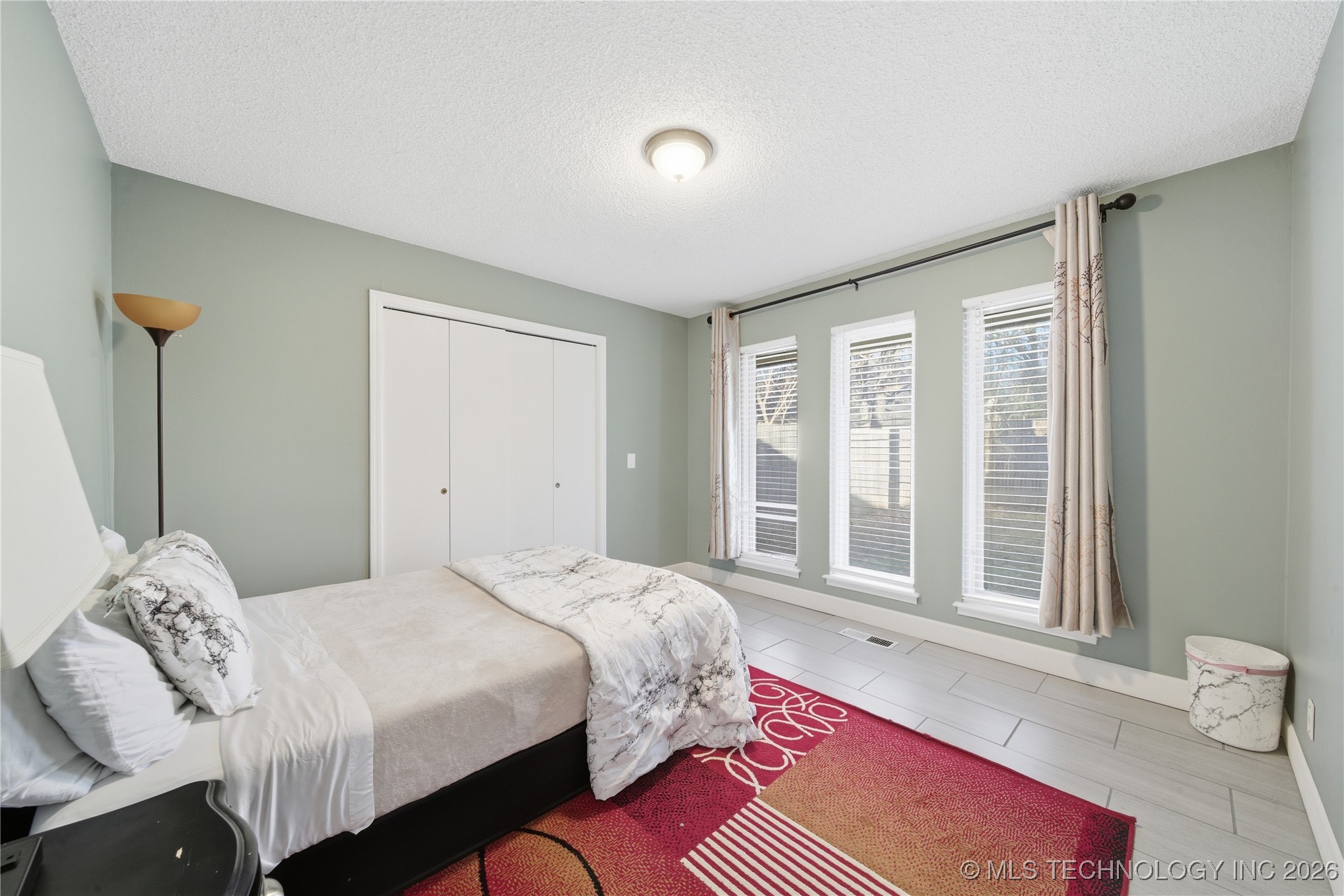 2909 E 76th Place Property Photo 24