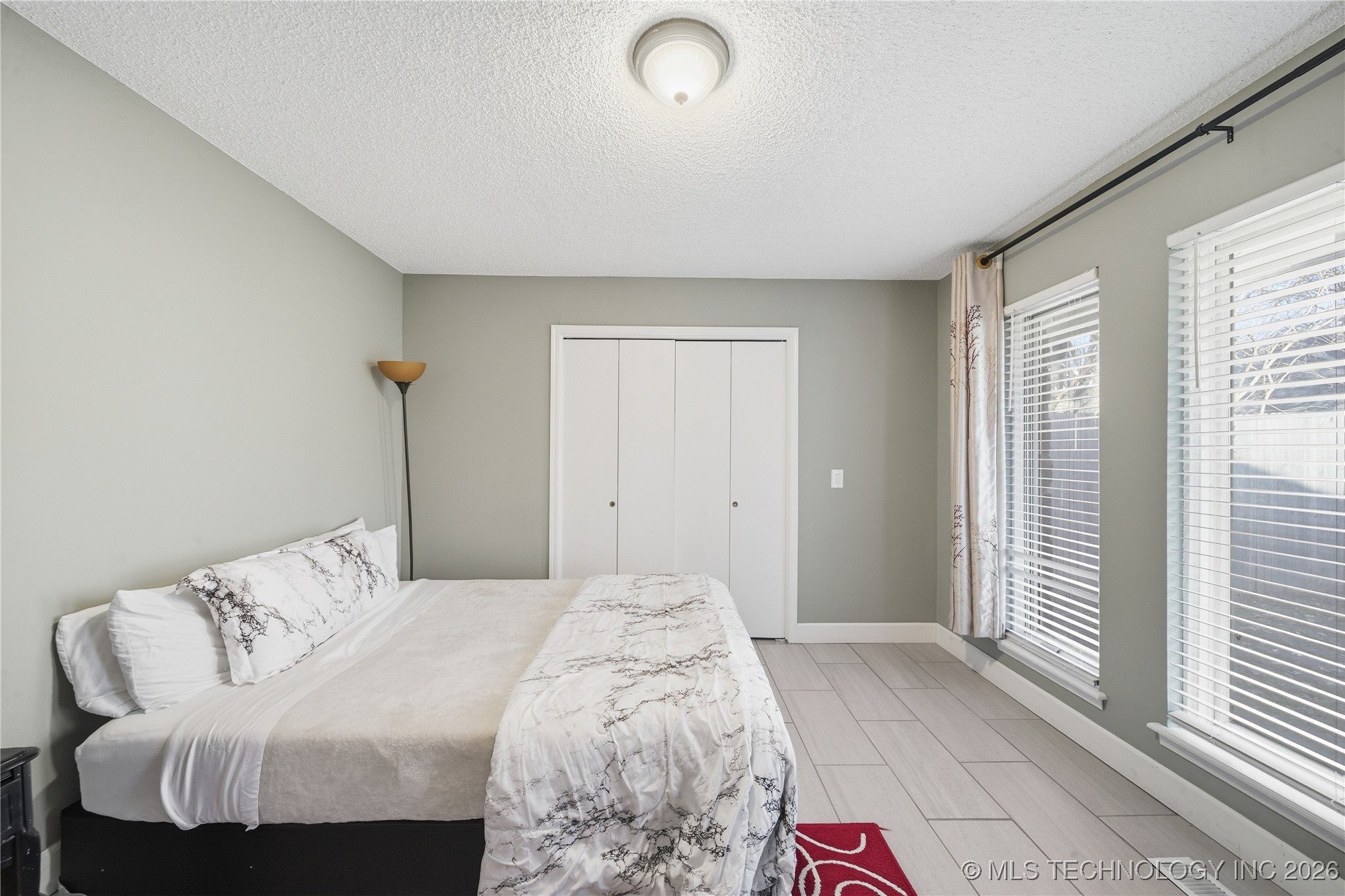 2909 E 76th Place Property Photo 25