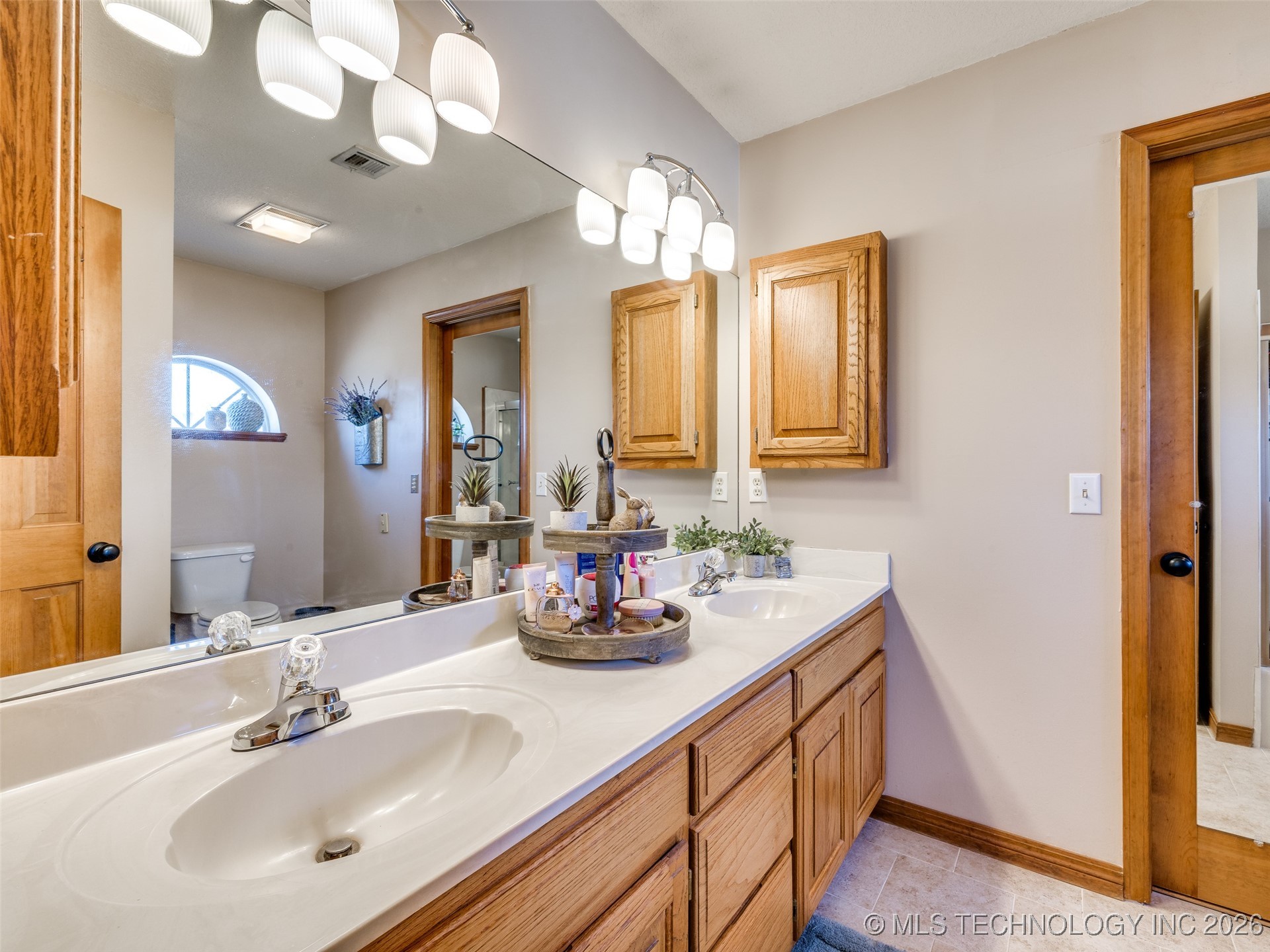 9040 S 39th West Avenue Property Photo 44