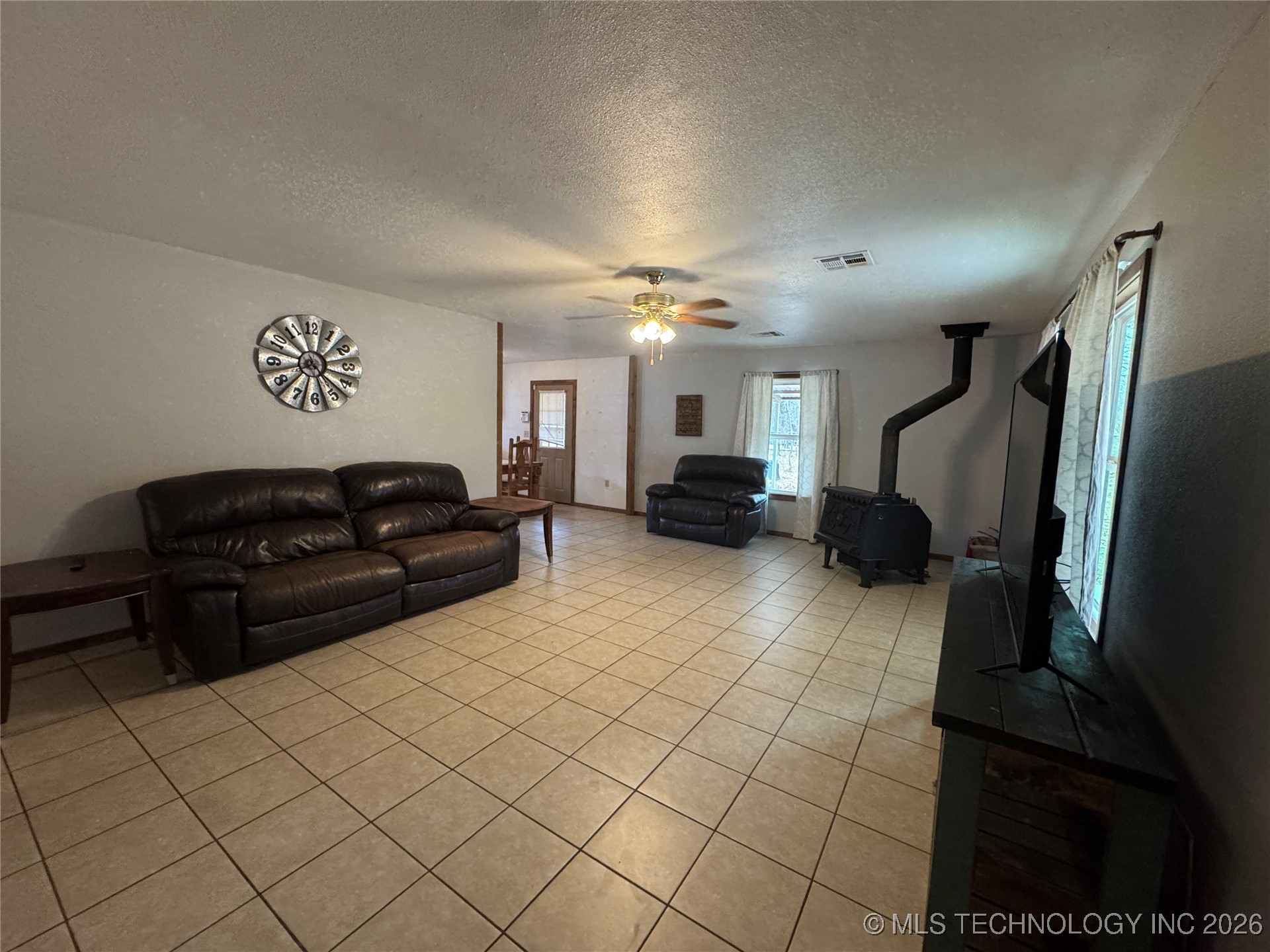 111 Hickory Property Photo 3