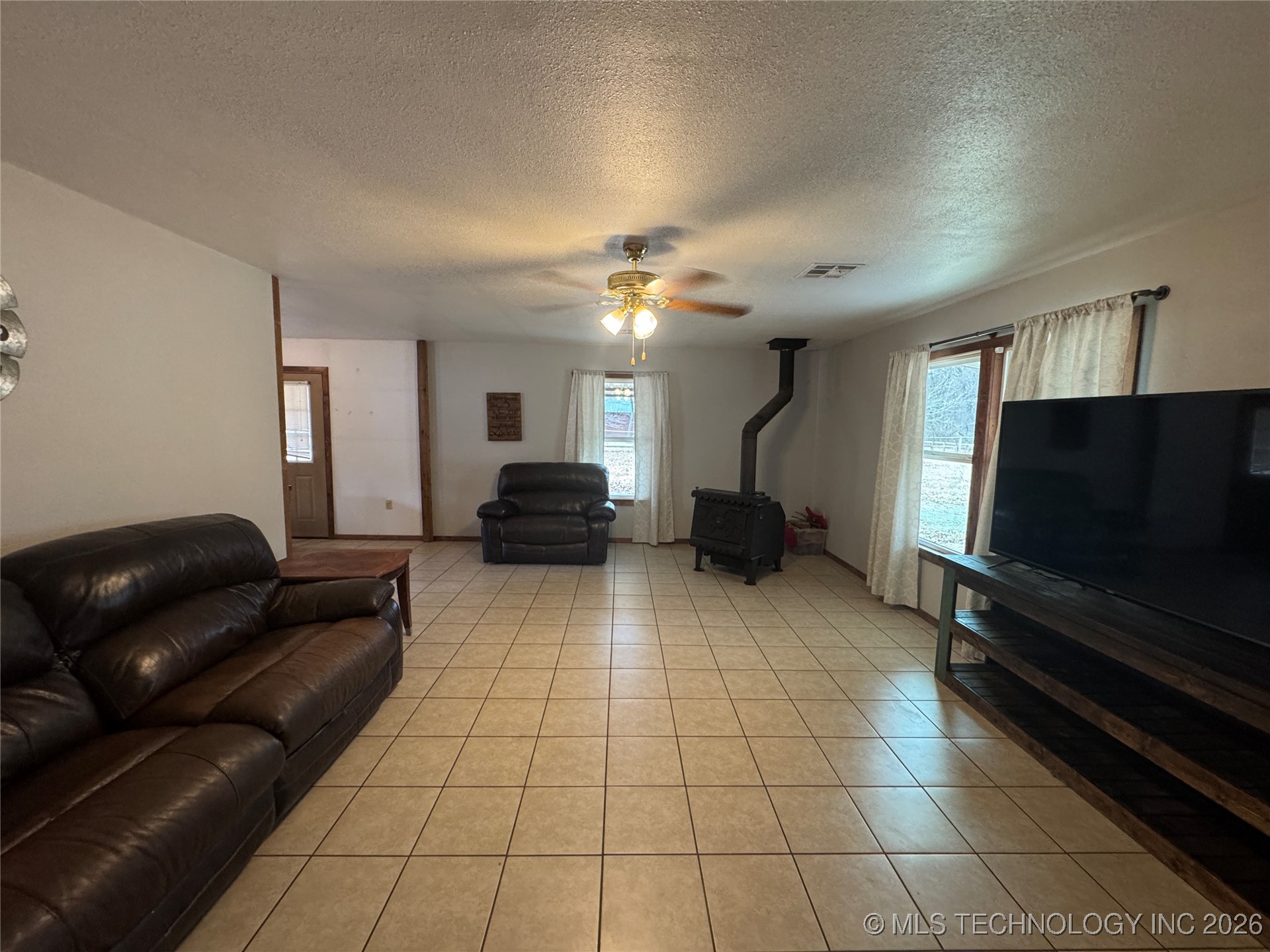 111 Hickory Property Photo 4