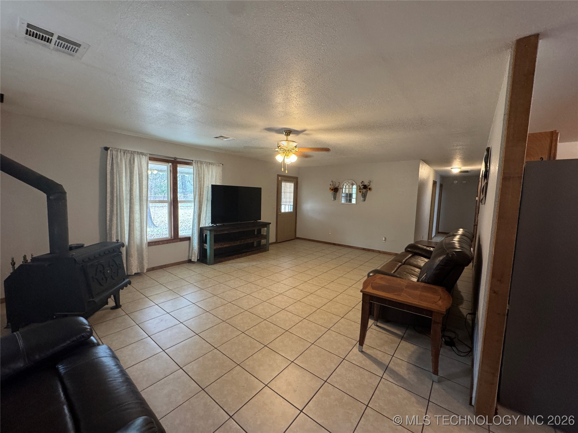 111 Hickory Property Photo 5