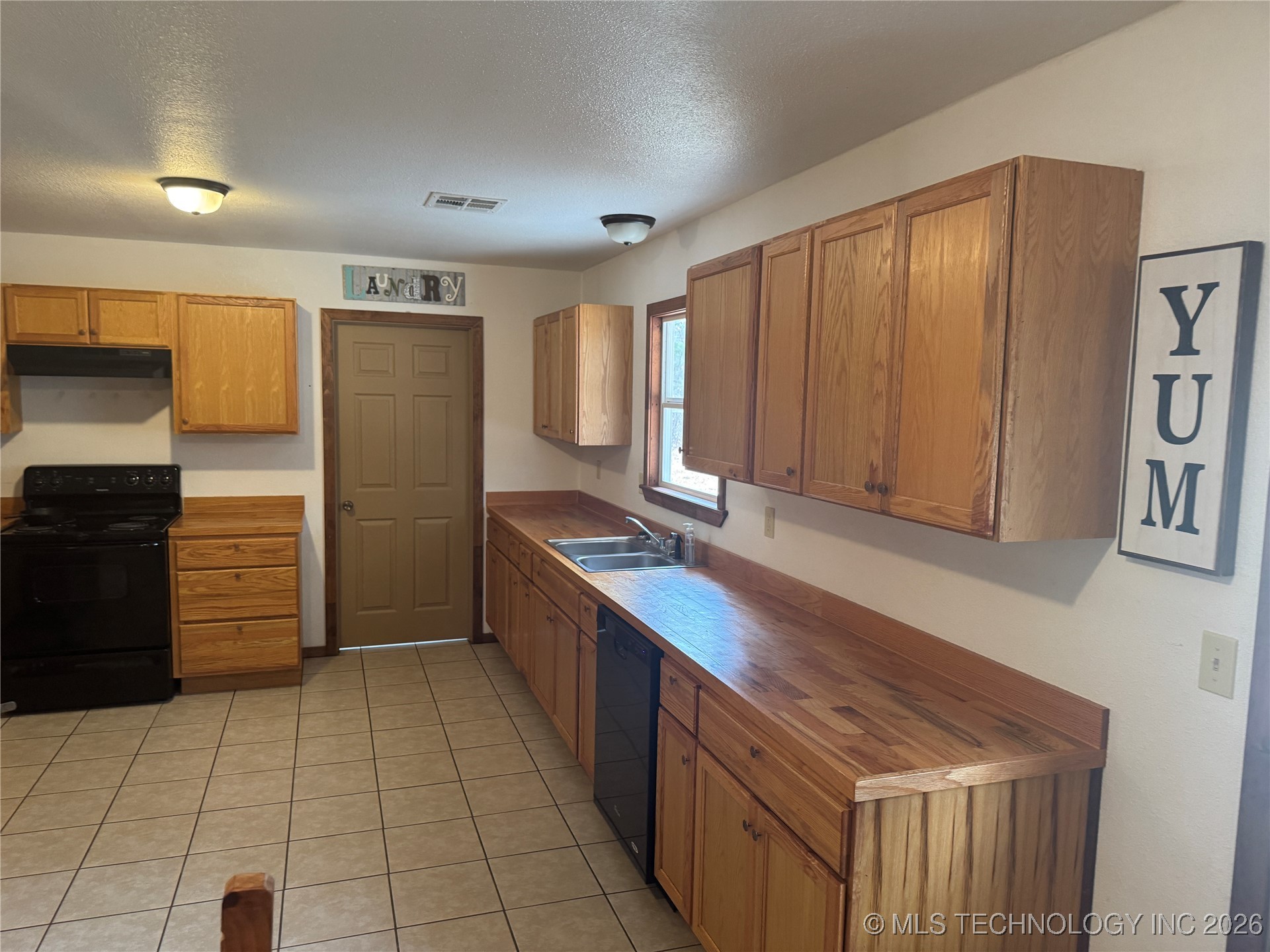 111 Hickory Property Photo 7