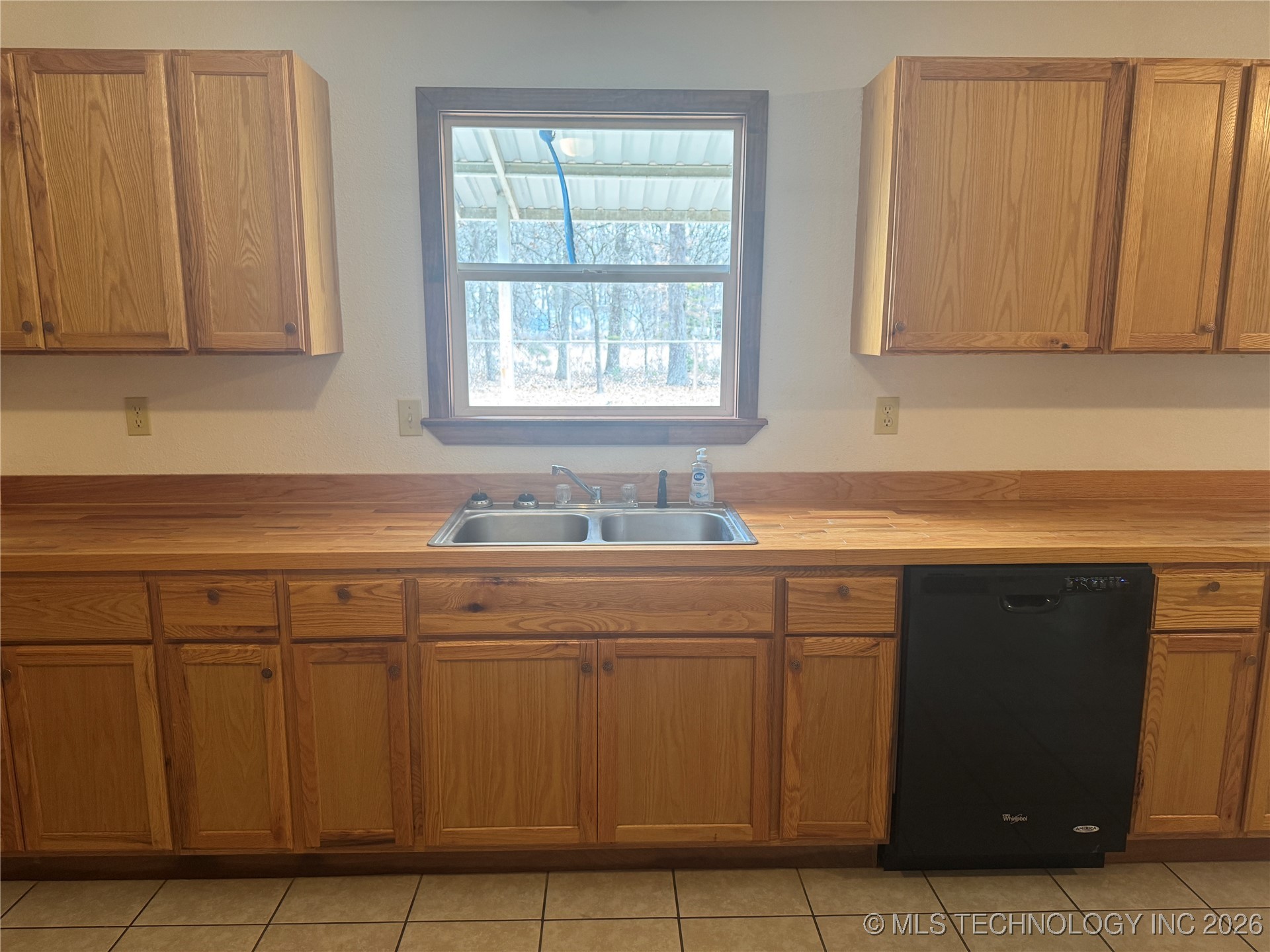 111 Hickory Property Photo 8