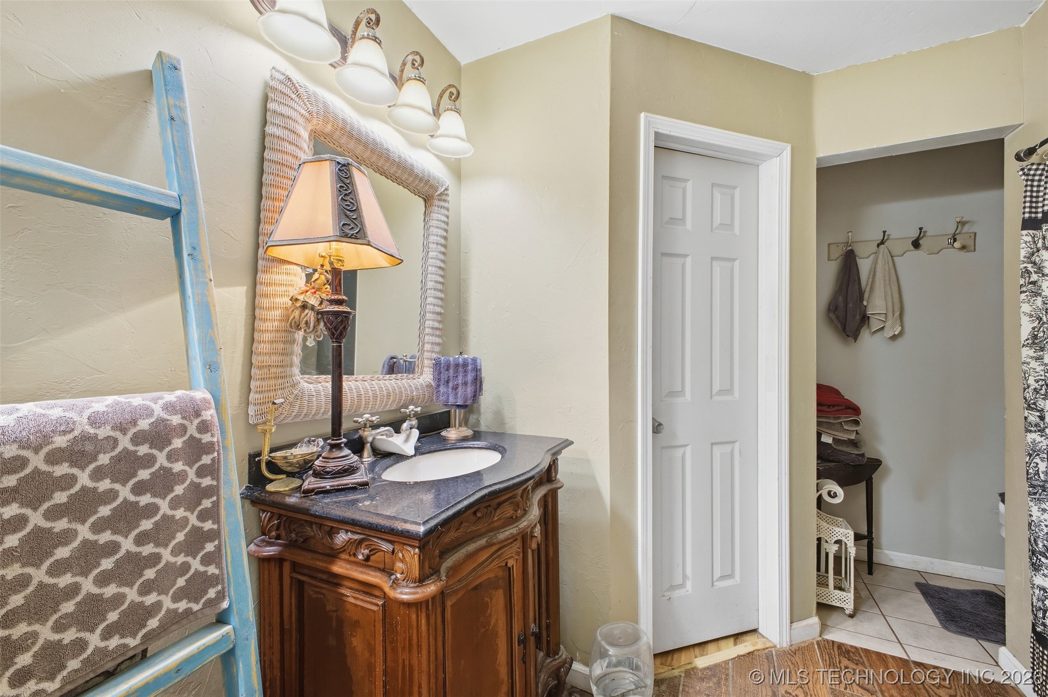 19661 County Road 3500 Property Photo 12