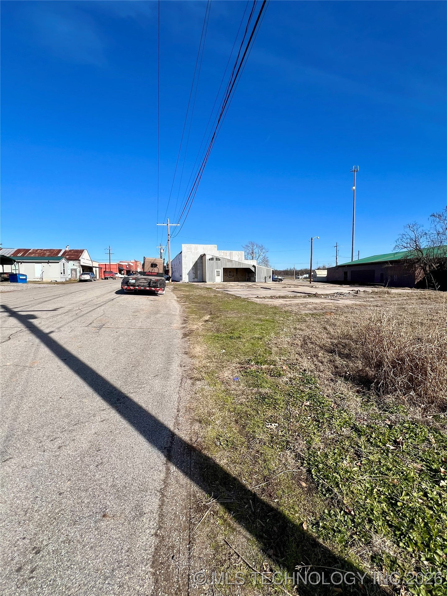 401 E 1st Street Property Photo 7