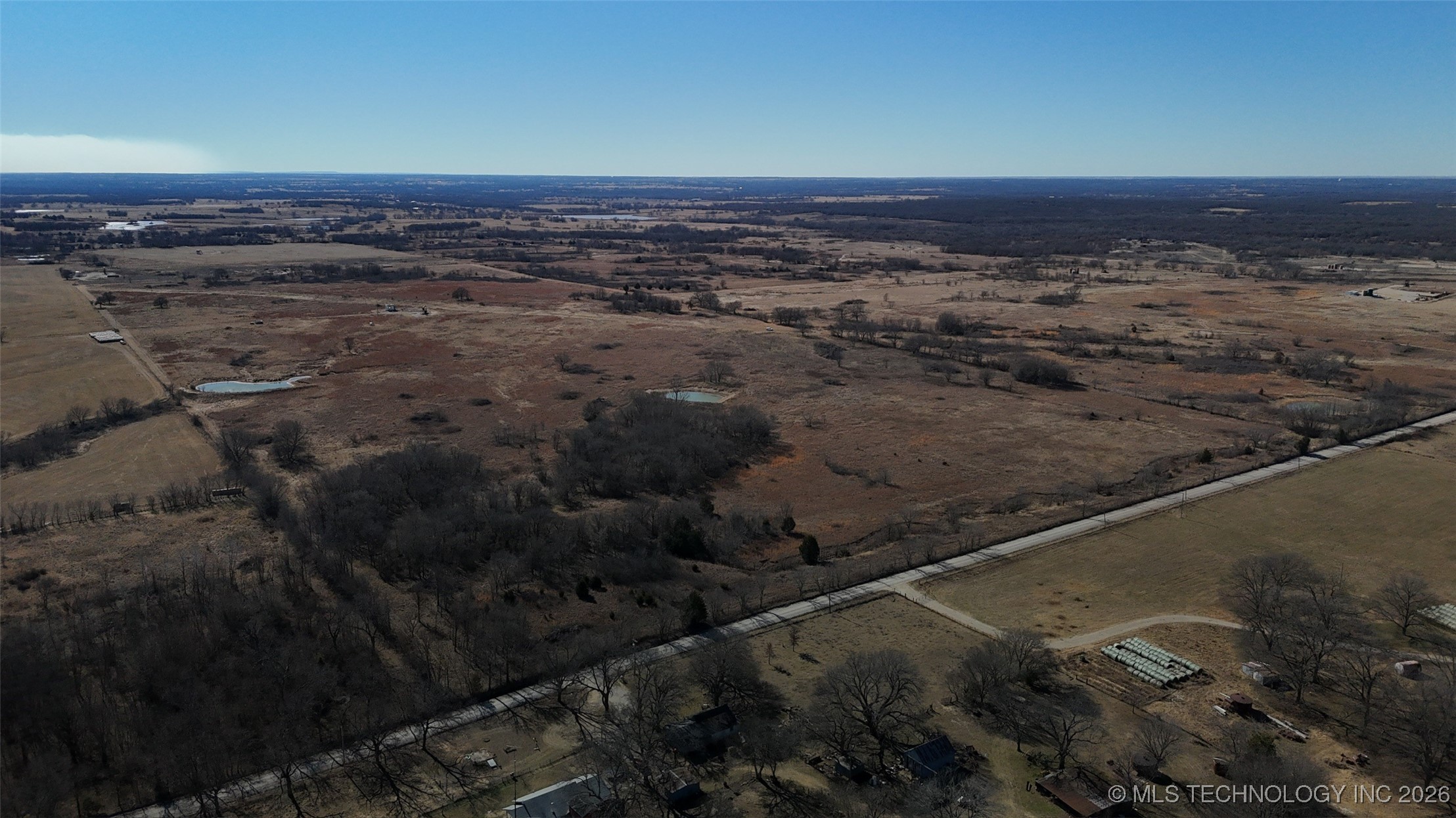 01 Holiday Road Property Photo 4