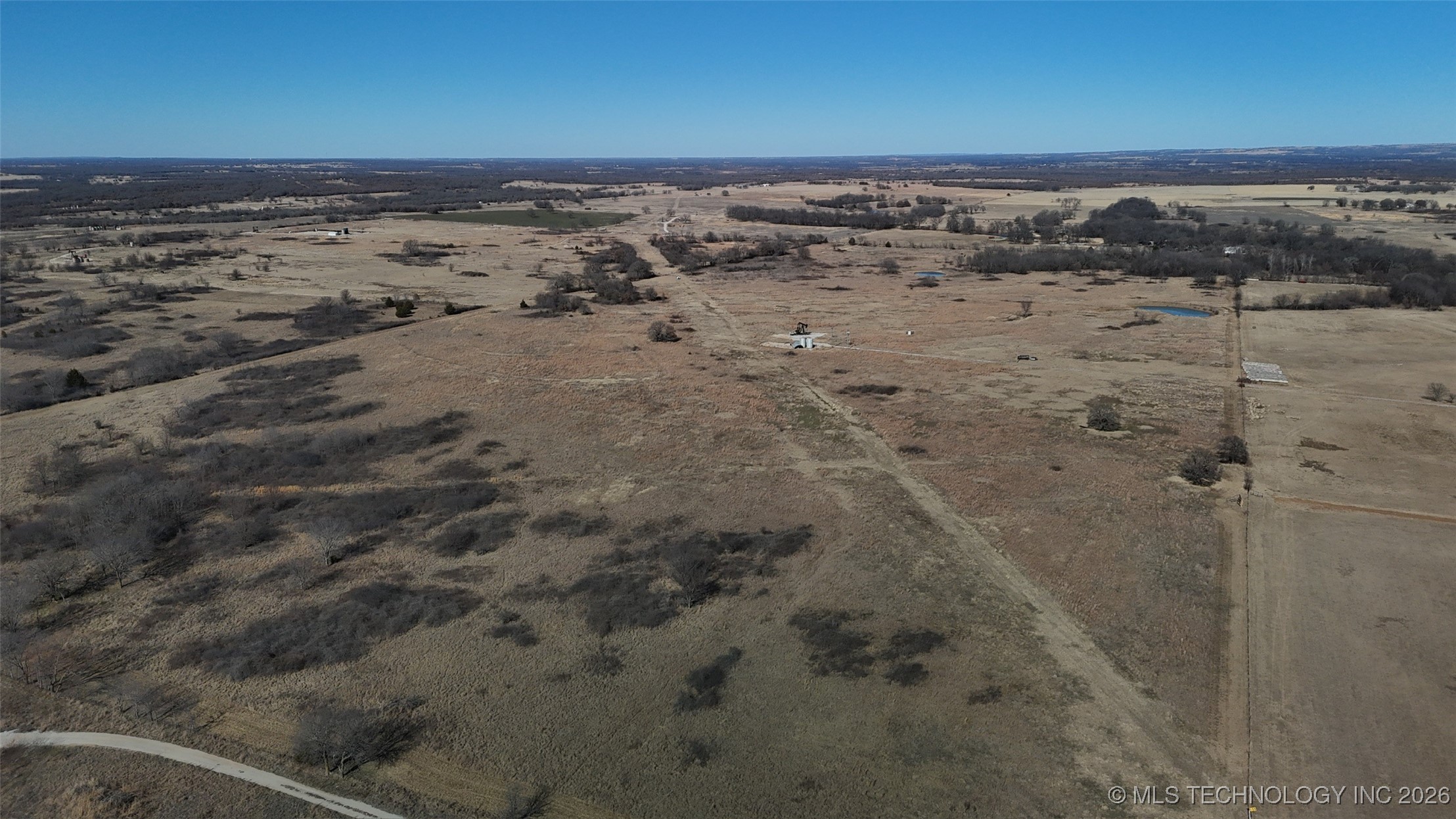 01 Holiday Road Property Photo 8