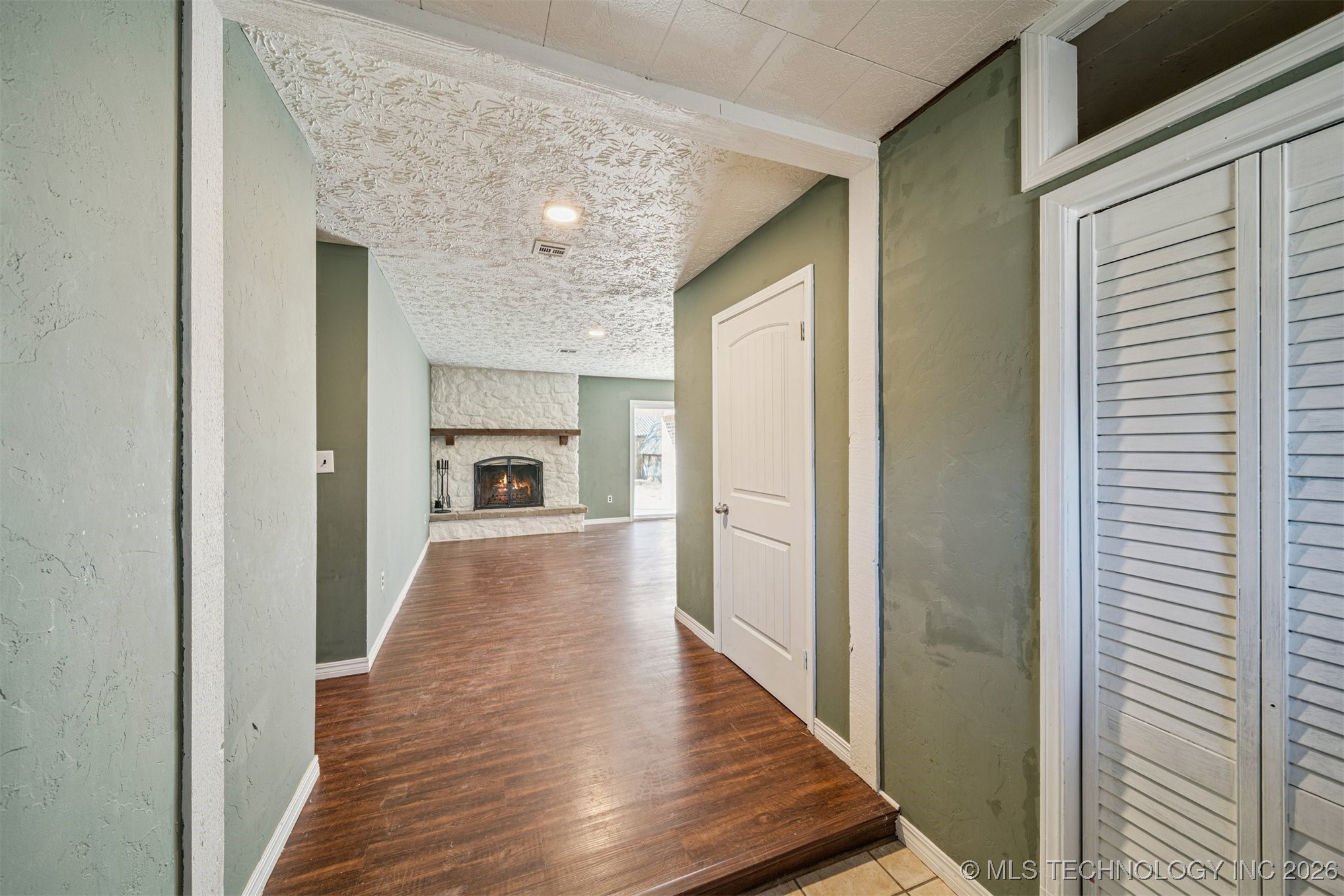 1120 Cottonwood Court Property Photo 6