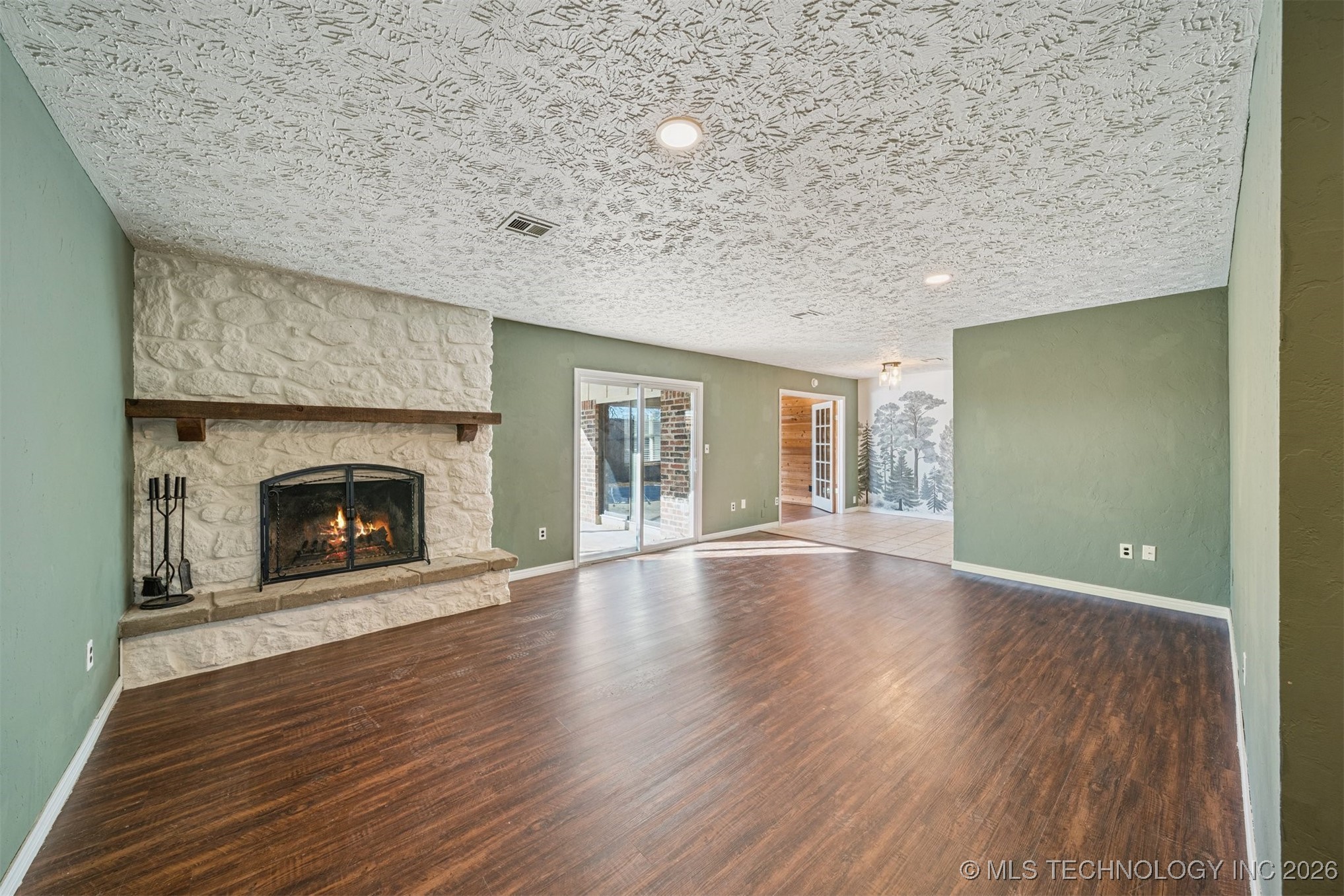 1120 Cottonwood Court Property Photo 7