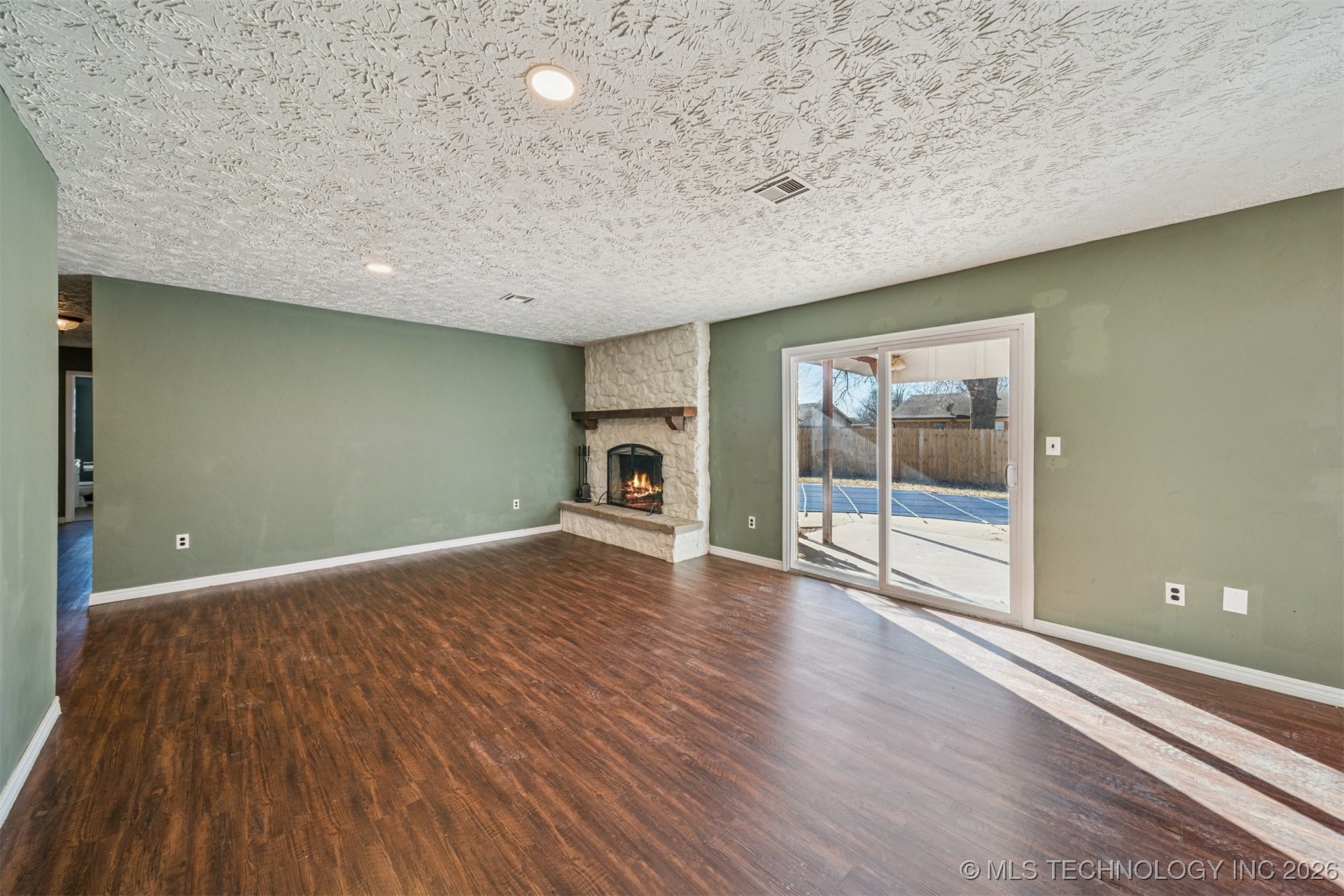 1120 Cottonwood Court Property Photo 8