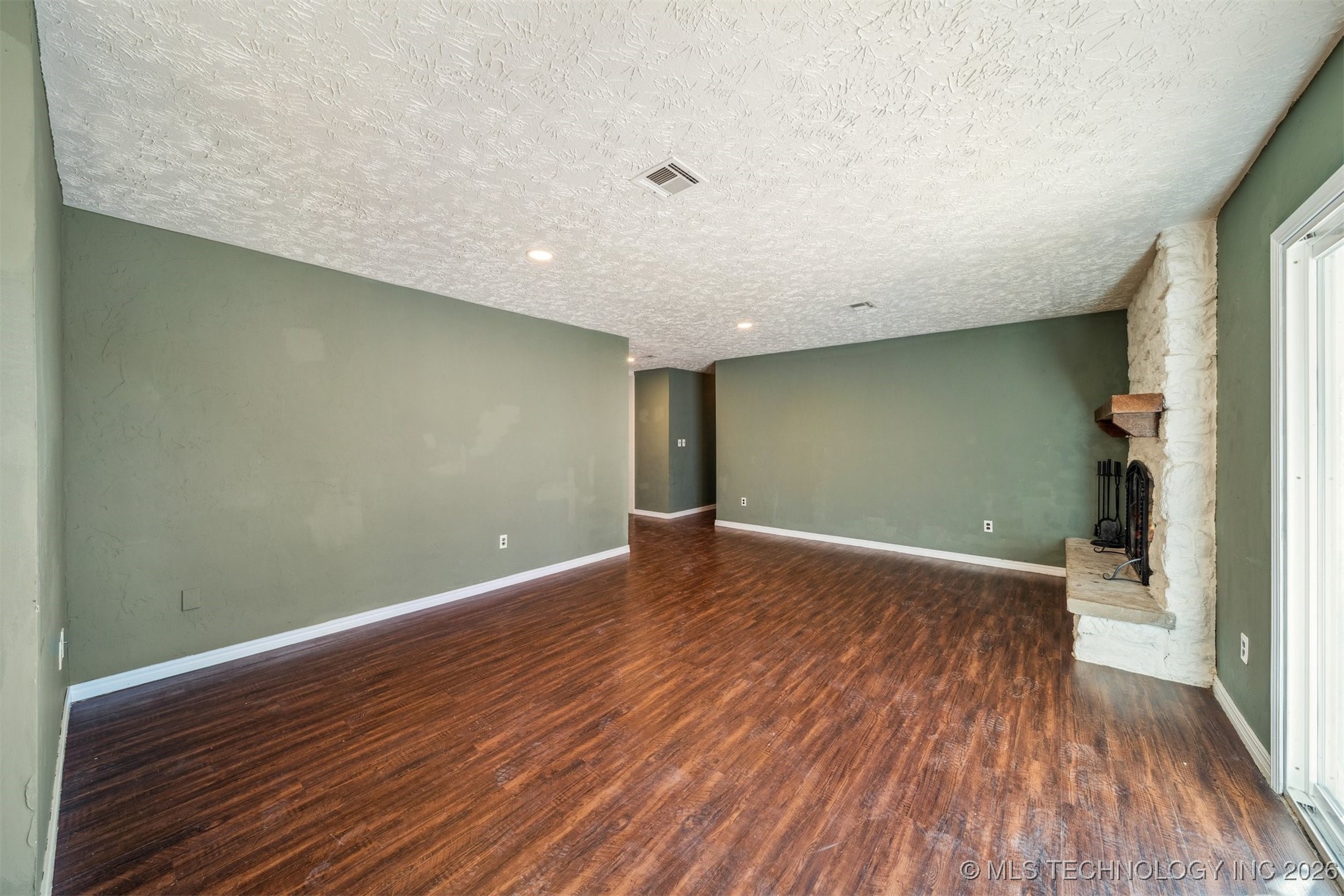 1120 Cottonwood Court Property Photo 9