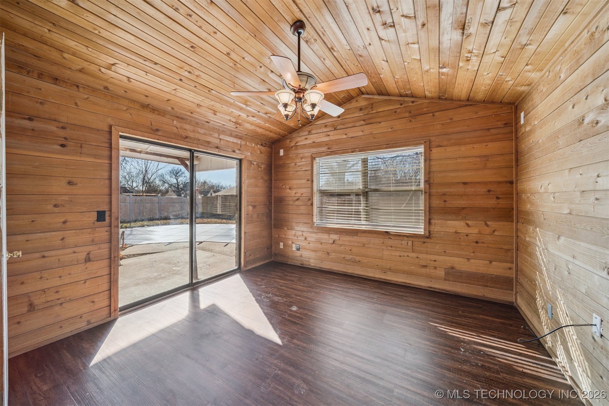 1120 Cottonwood Court Property Photo 11