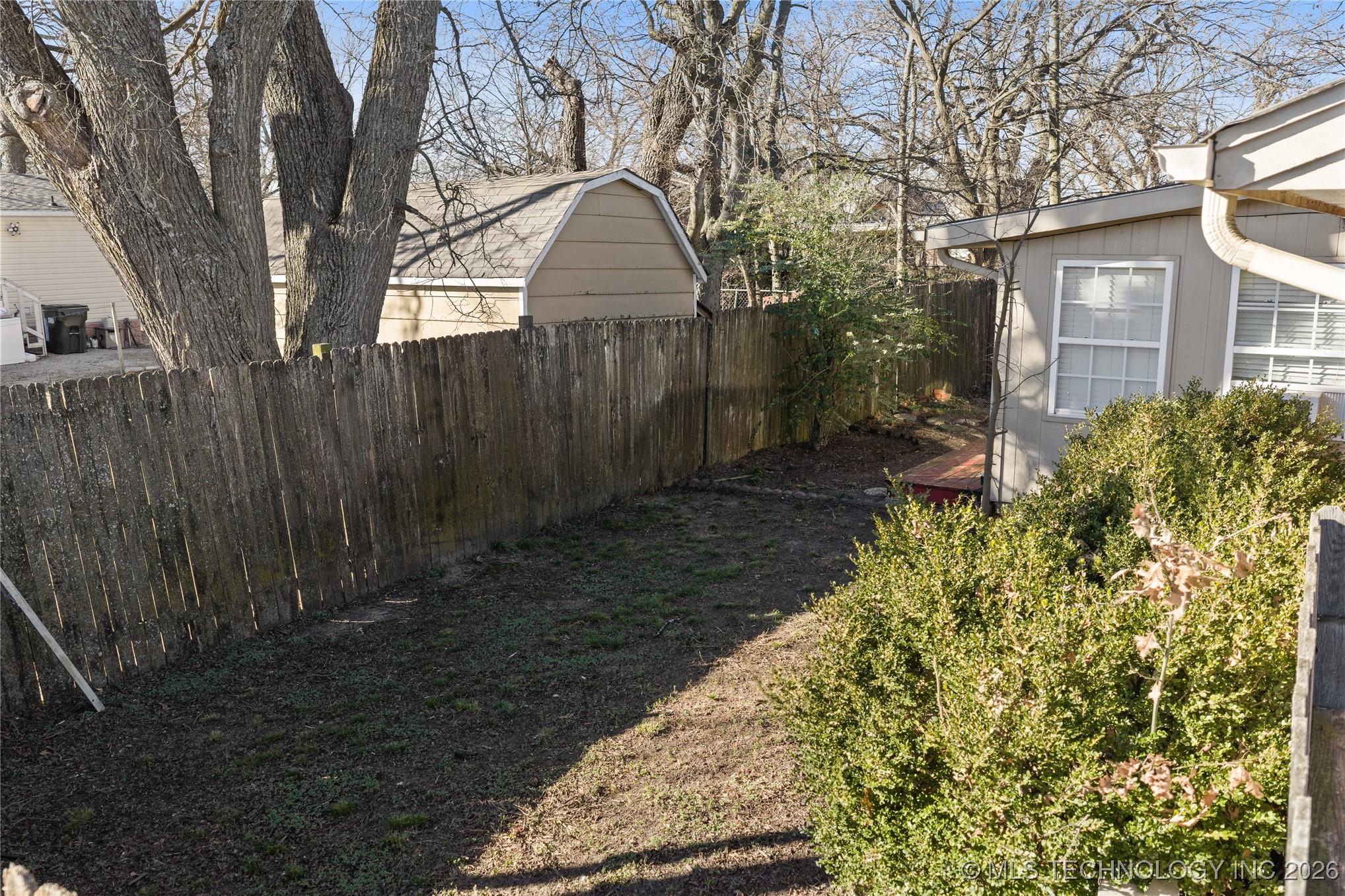 1209 W Chickasha Property Photo 5
