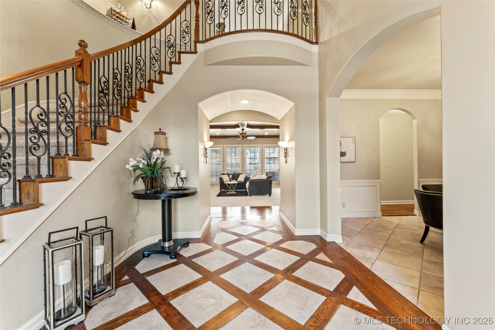 11319 S College Avenue Property Photo 4