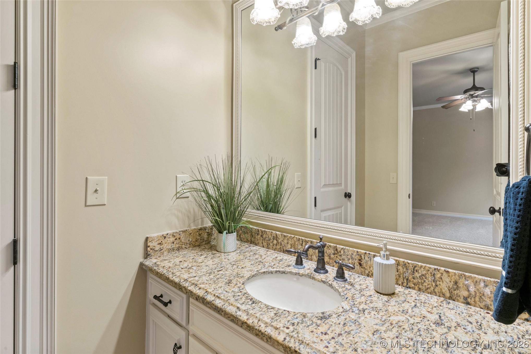 11319 S College Avenue Property Photo 35