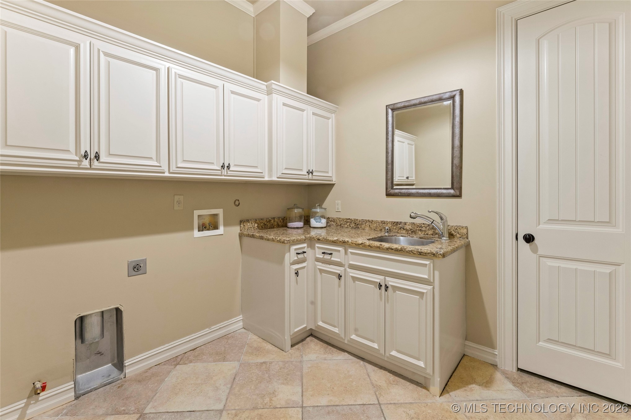 11319 S College Avenue Property Photo 39