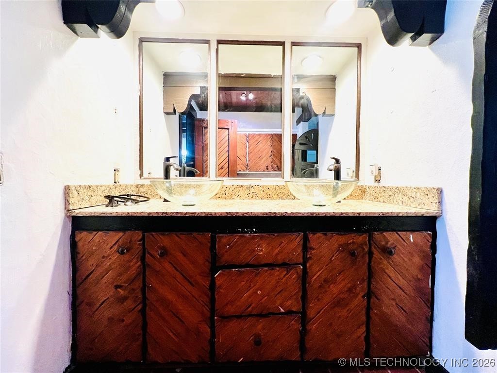 1010 S 220th West Avenue Property Photo 16