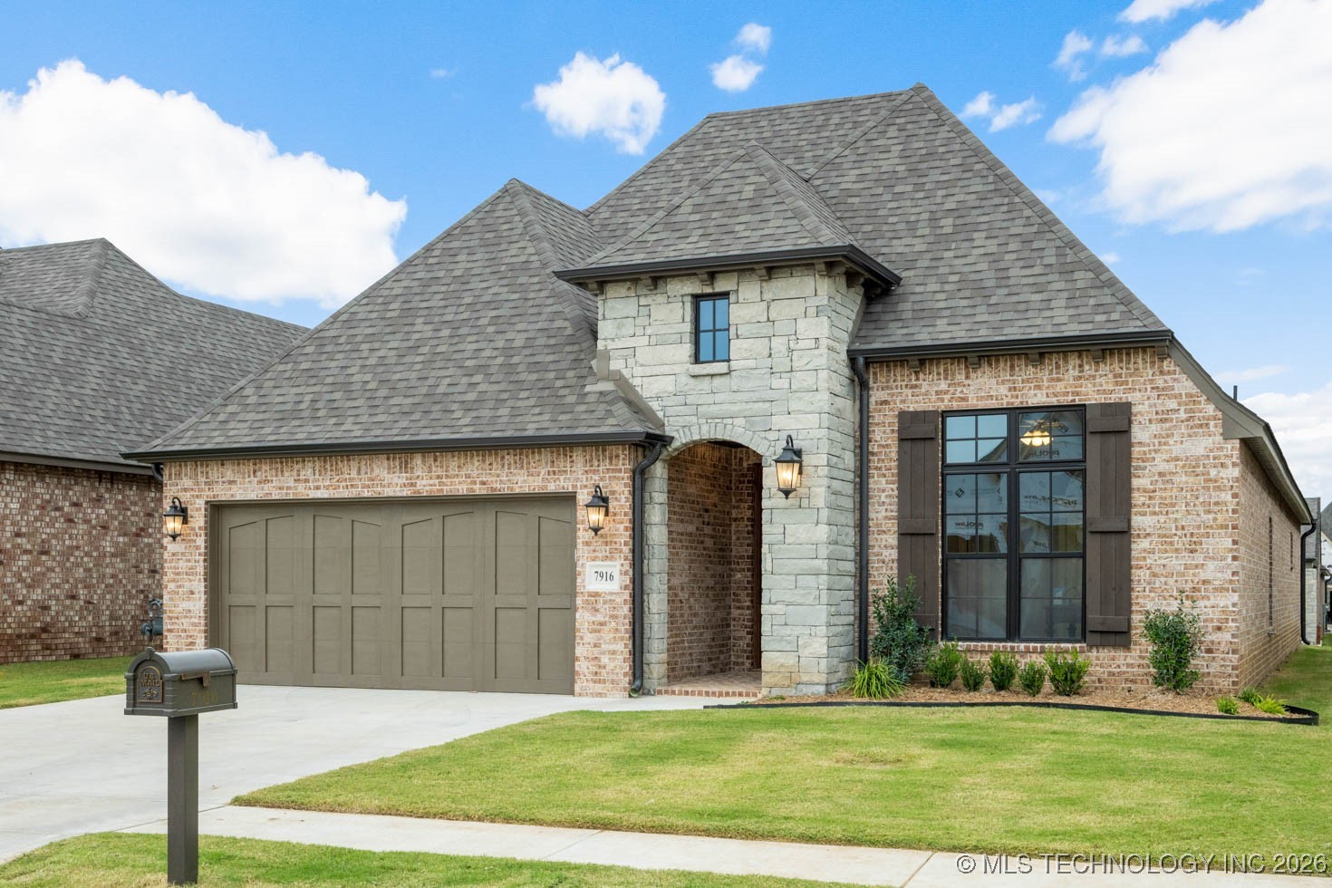 7916 N 146th East Avenue Property Photo 2