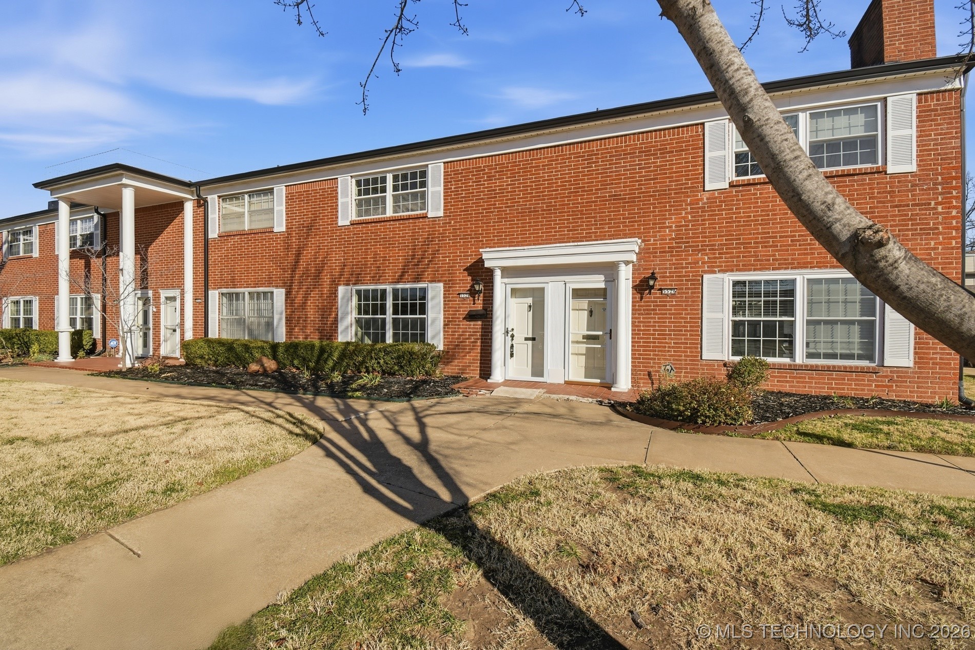 5528 E 46th Street 9 Property Photo 2