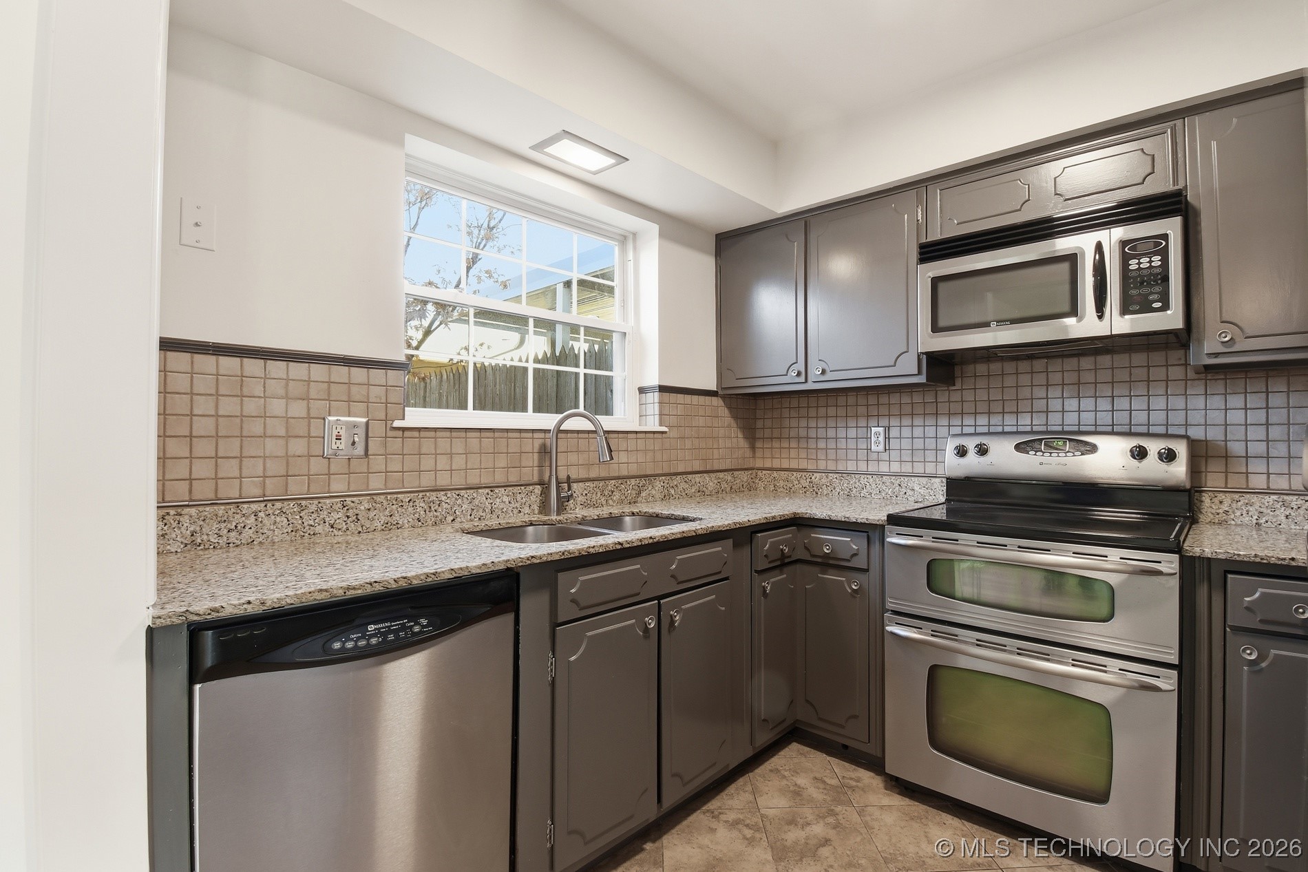 5528 E 46th Street 9 Property Photo 11