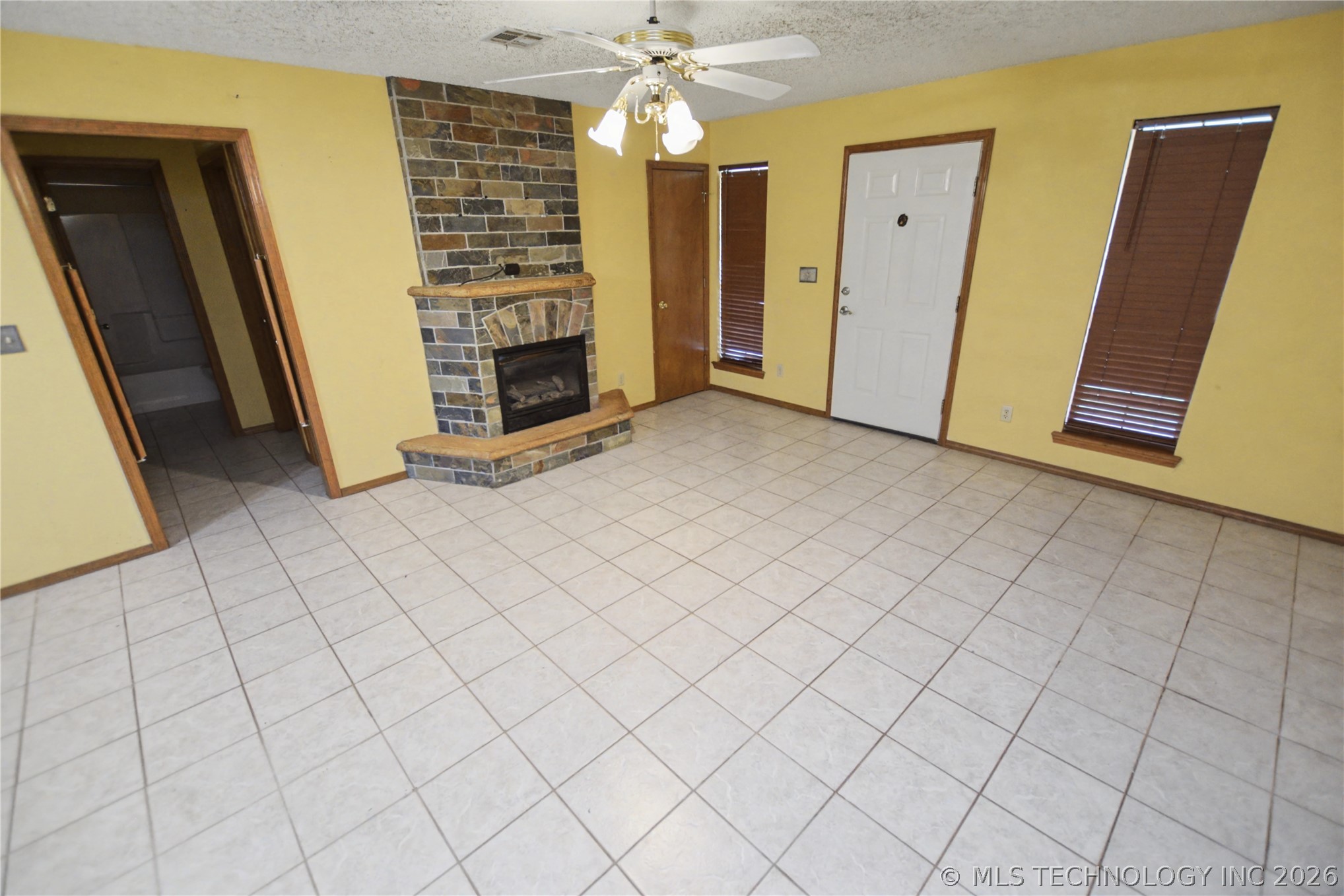 1208 Sw 14th Court Property Photo 3