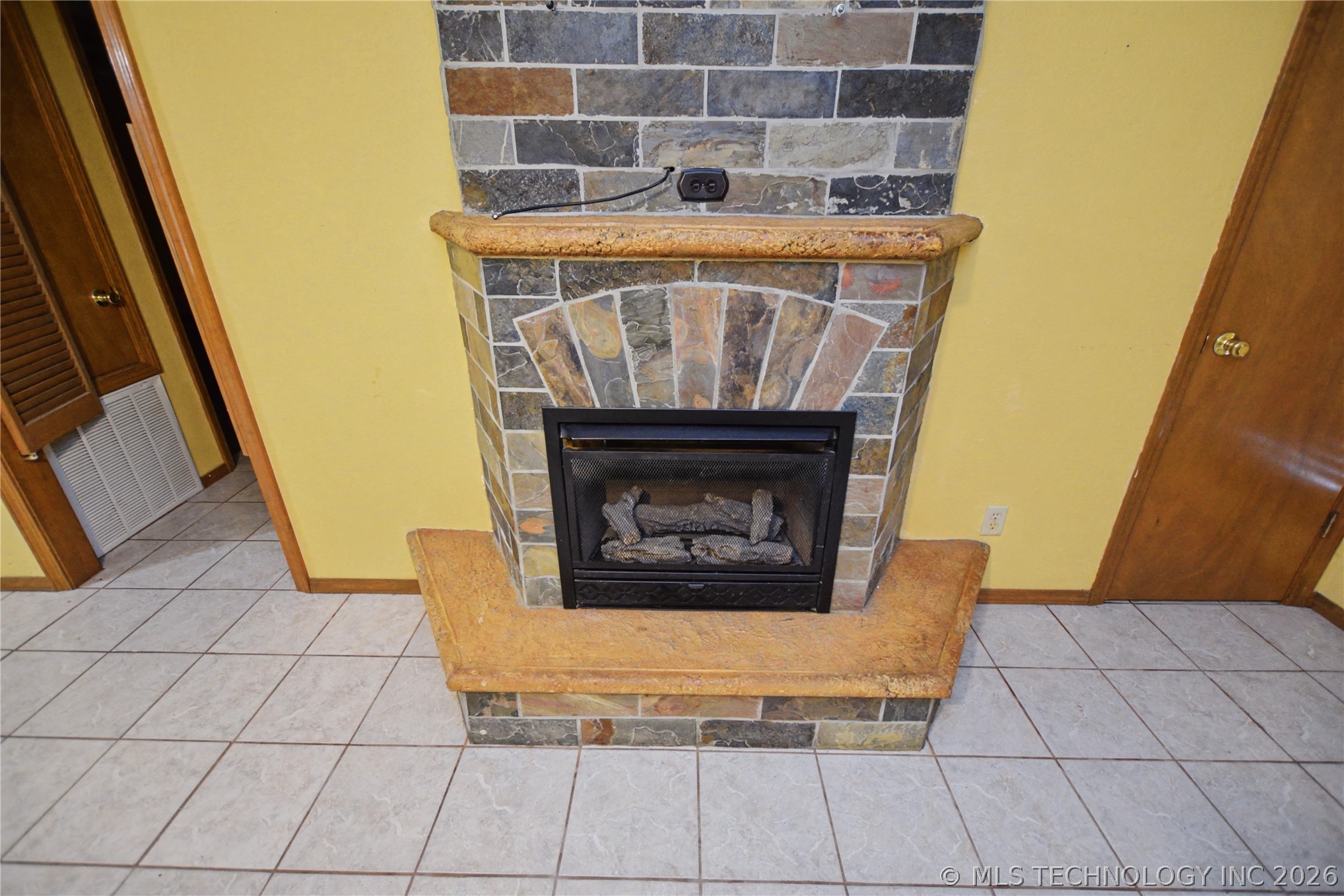 1208 Sw 14th Court Property Photo 4