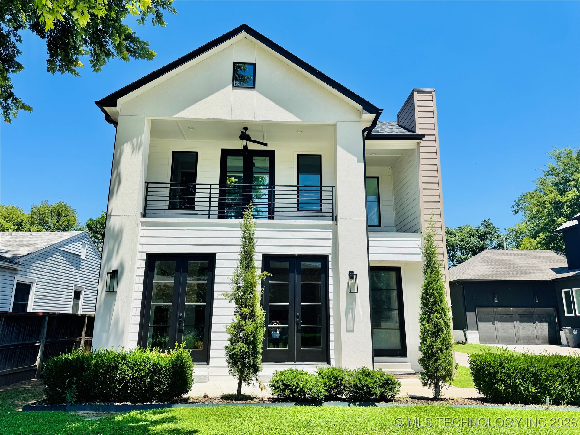 913 E 37th Street S Property Photo 1