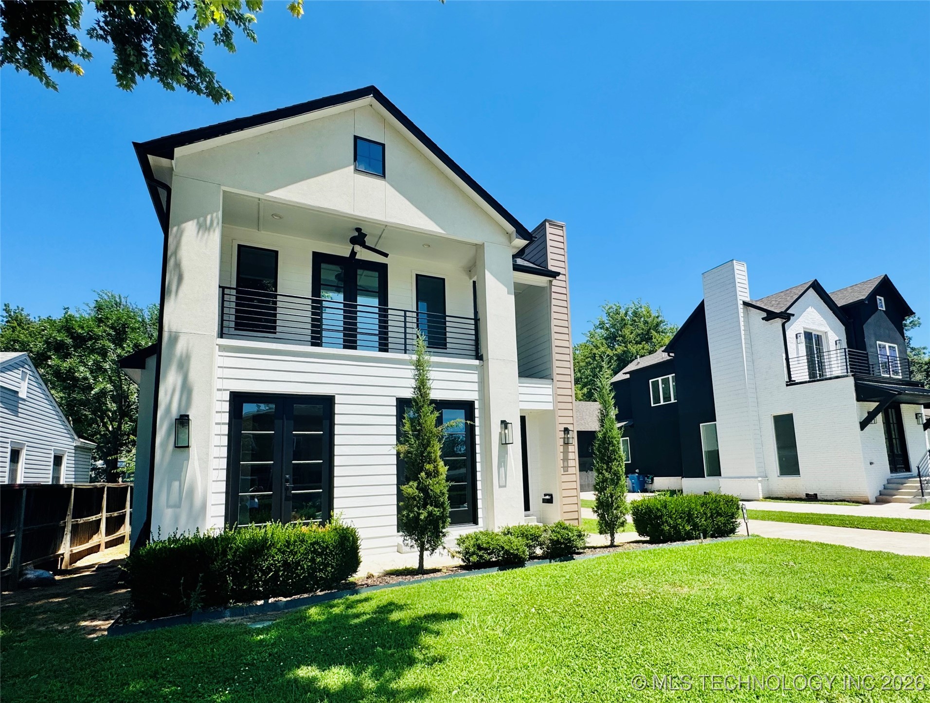 913 E 37th Street S Property Photo 3