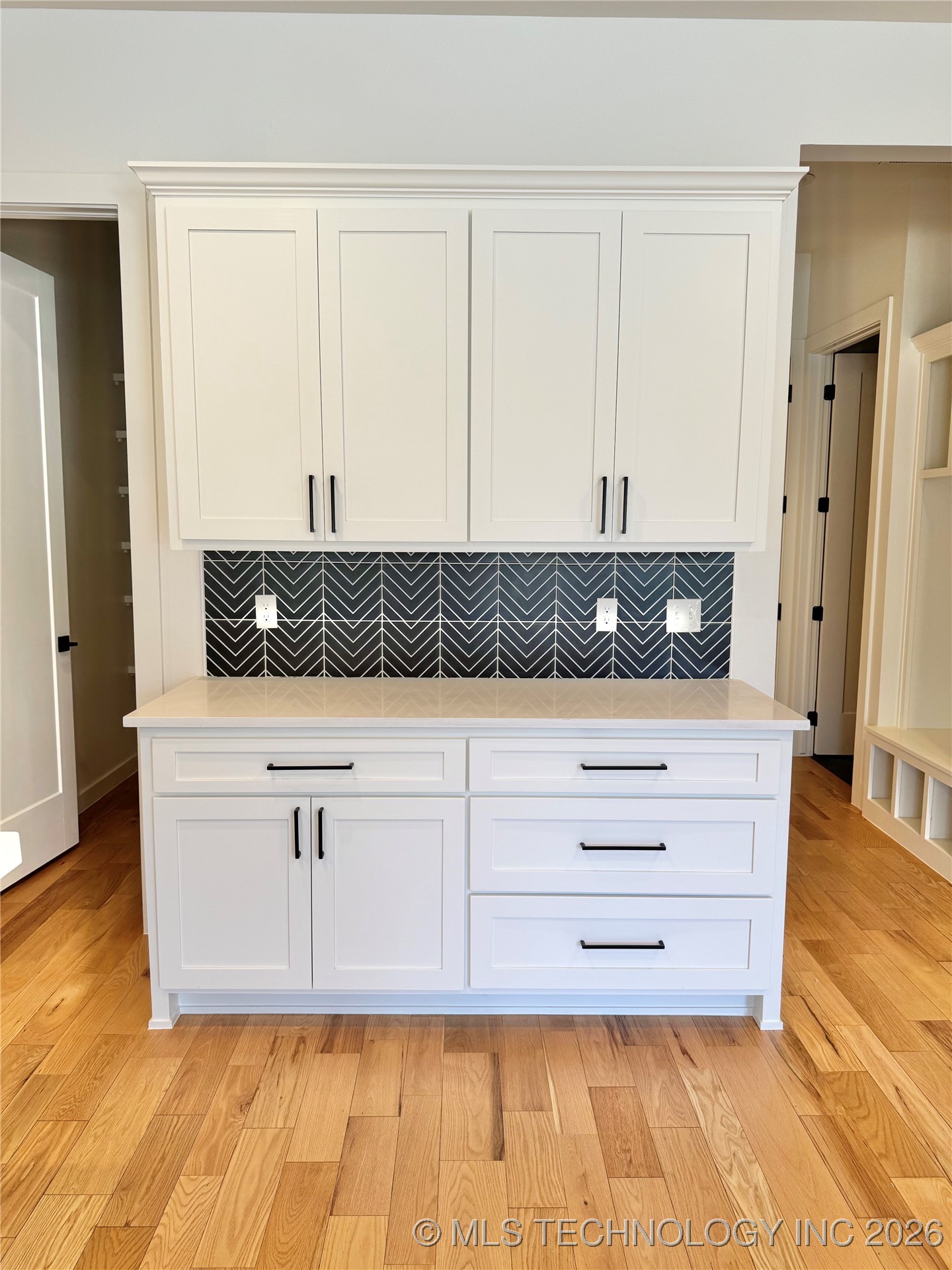 913 E 37th Street S Property Photo 11