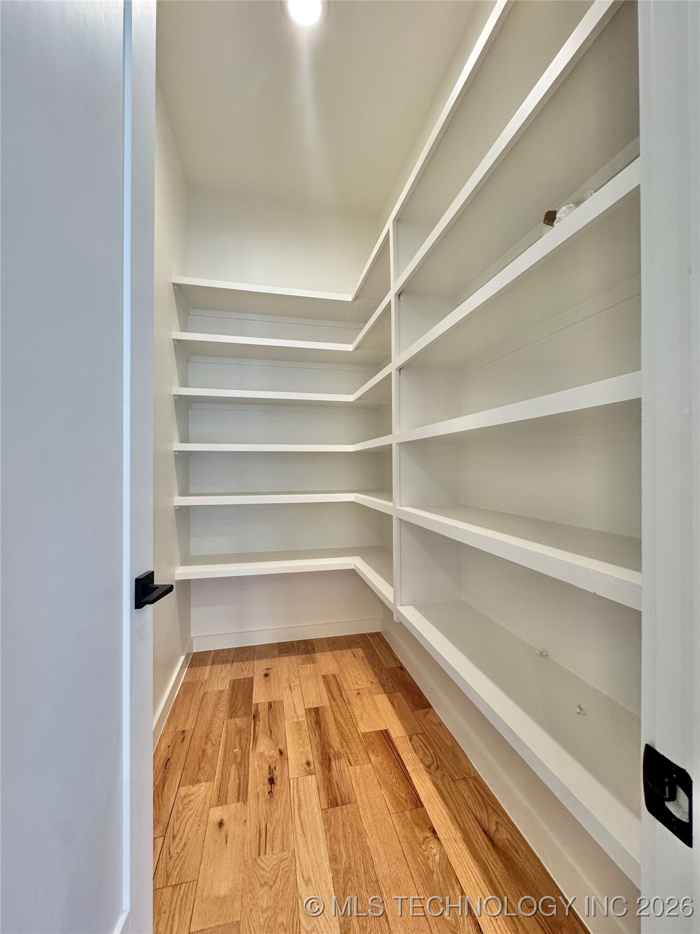 913 E 37th Street S Property Photo 12