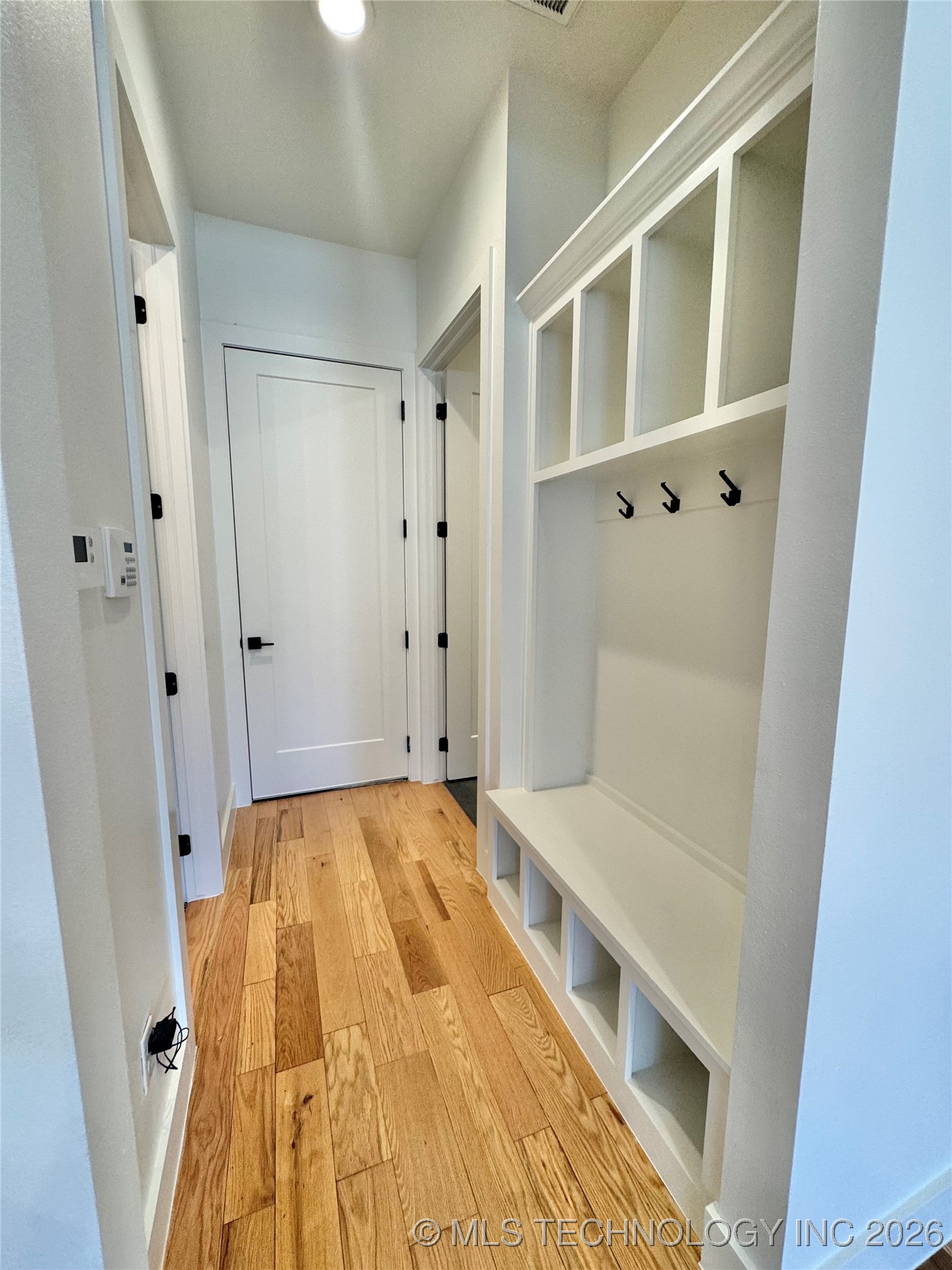 913 E 37th Street S Property Photo 14