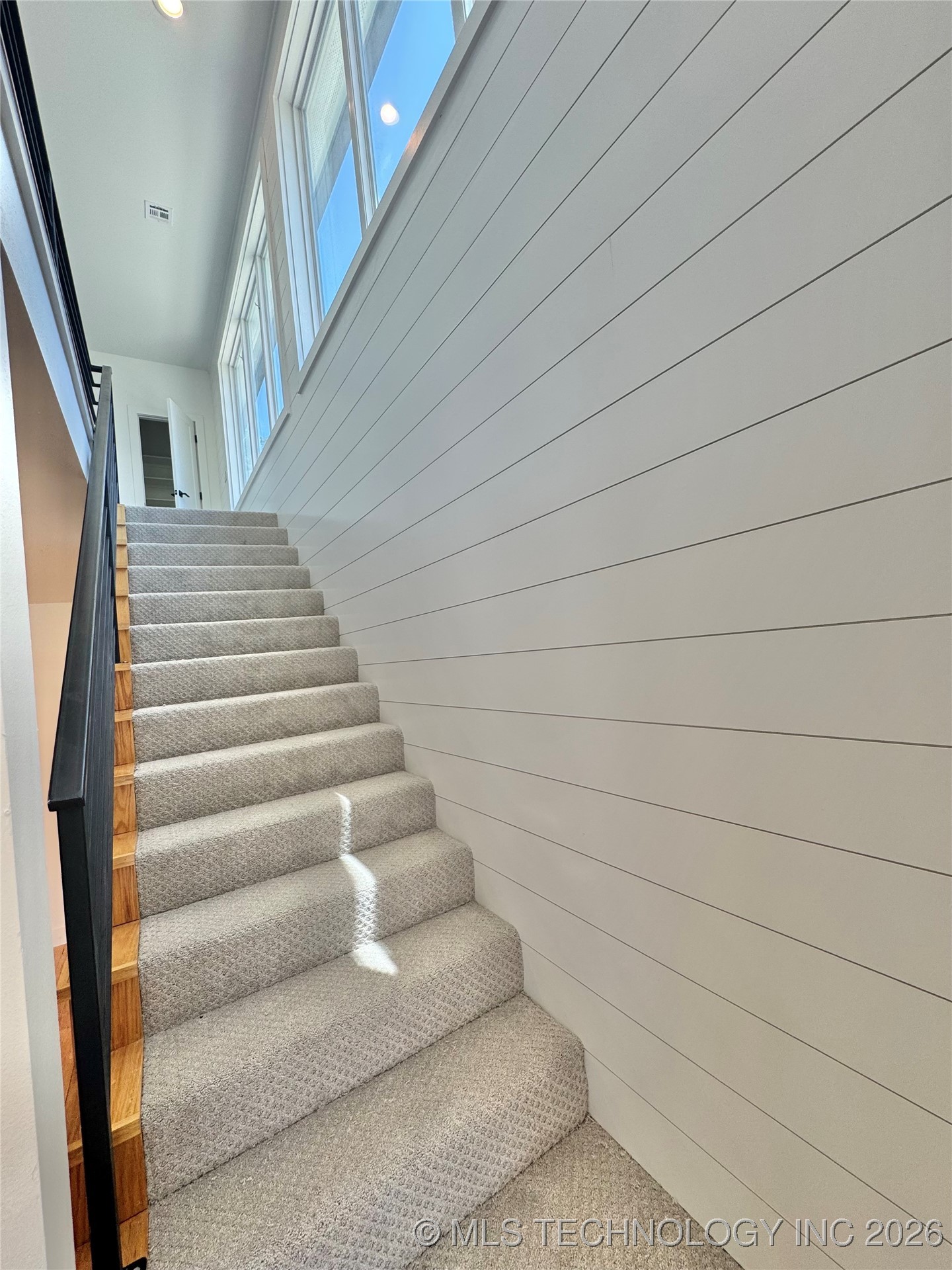 913 E 37th Street S Property Photo 16