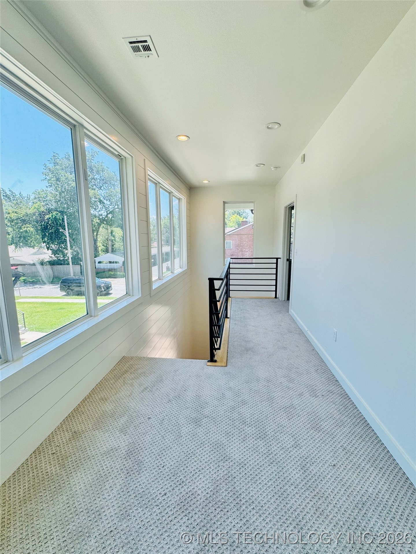 913 E 37th Street S Property Photo 17