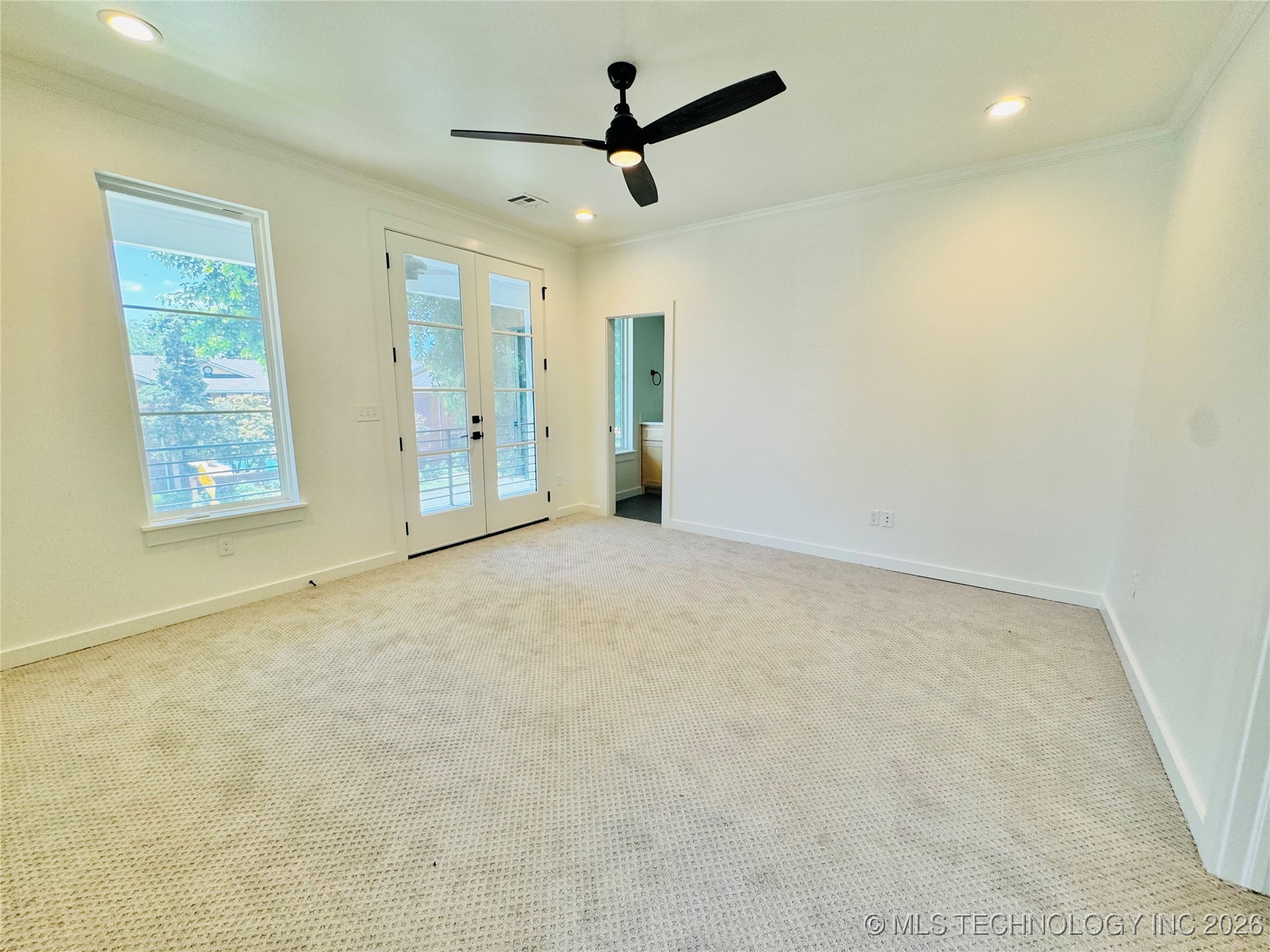 913 E 37th Street S Property Photo 18