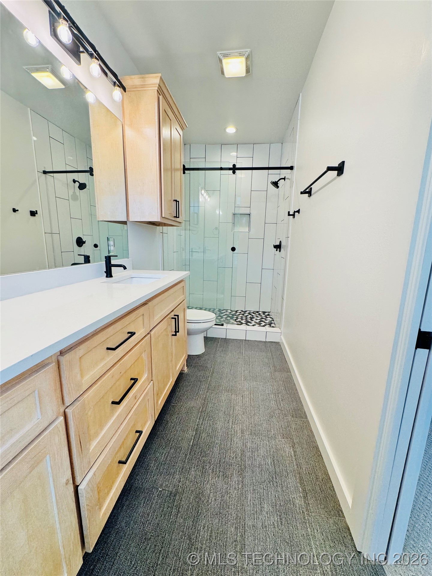 913 E 37th Street S Property Photo 21