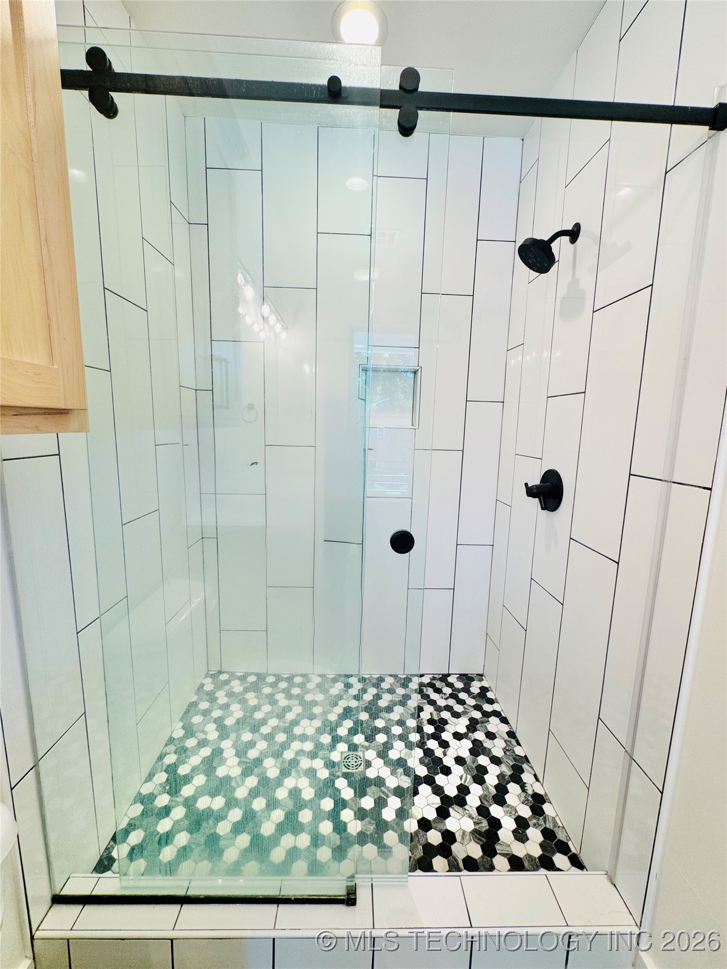 913 E 37th Street S Property Photo 22