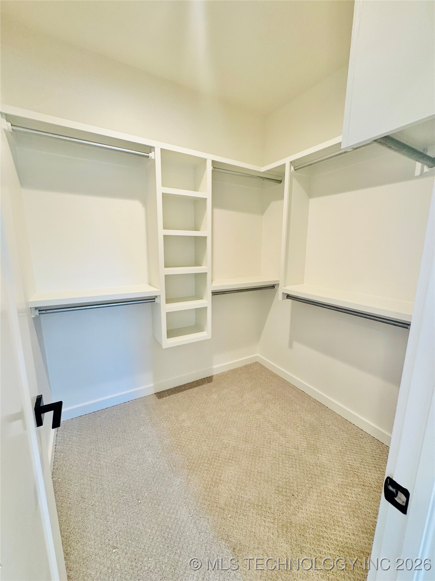 913 E 37th Street S Property Photo 23