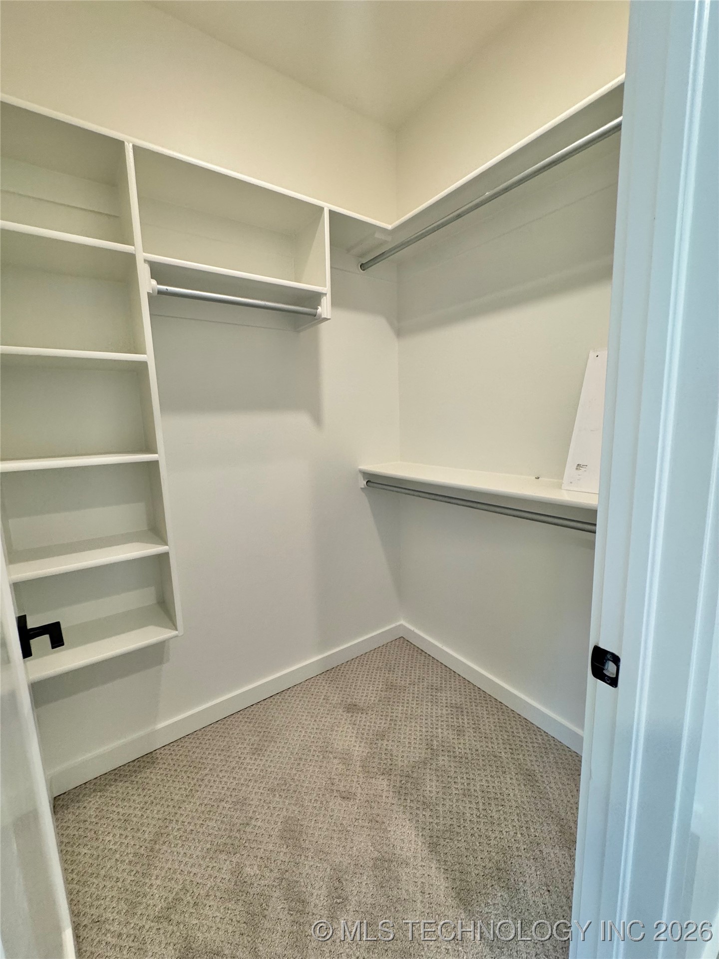 913 E 37th Street S Property Photo 28