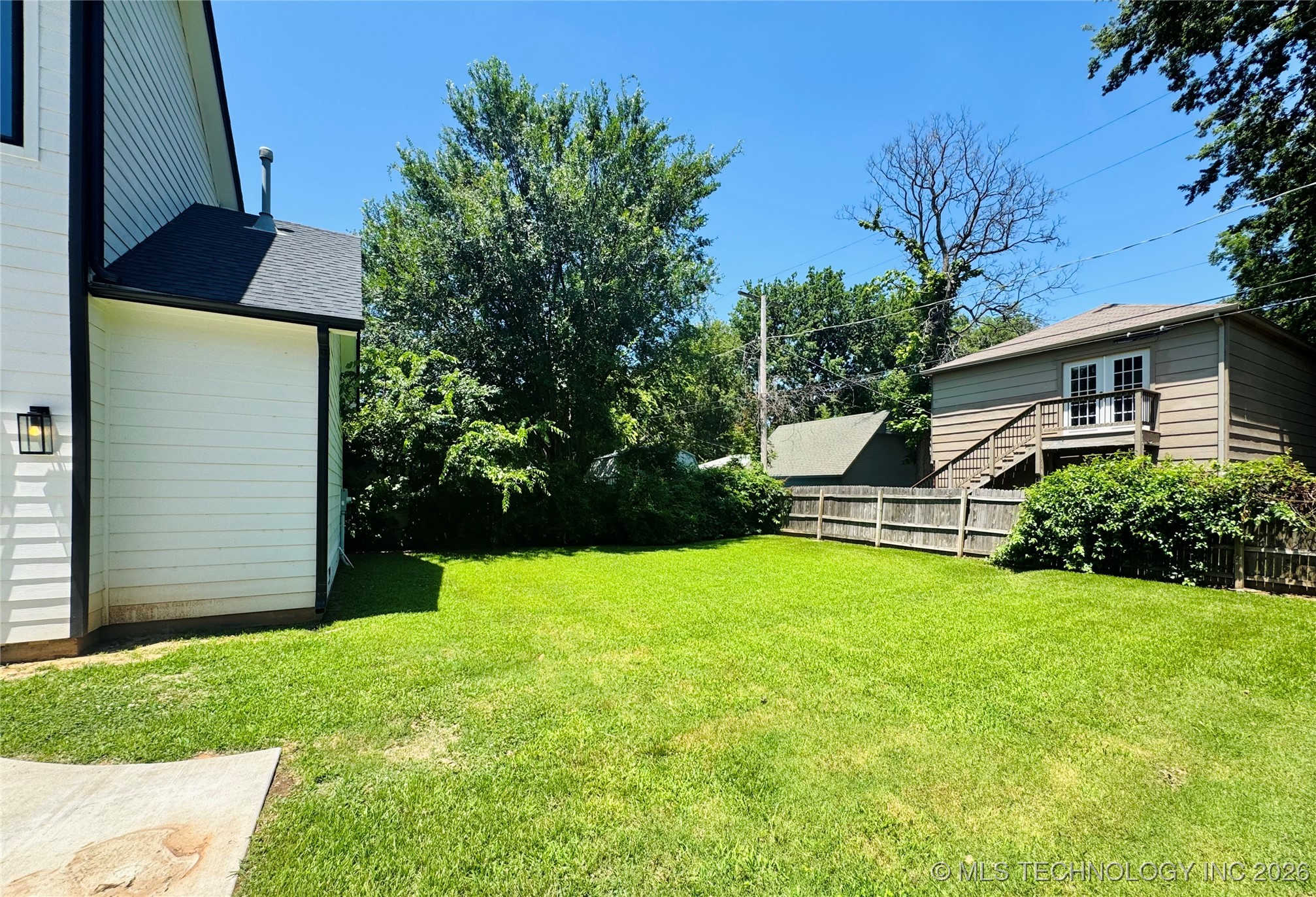 913 E 37th Street S Property Photo 29