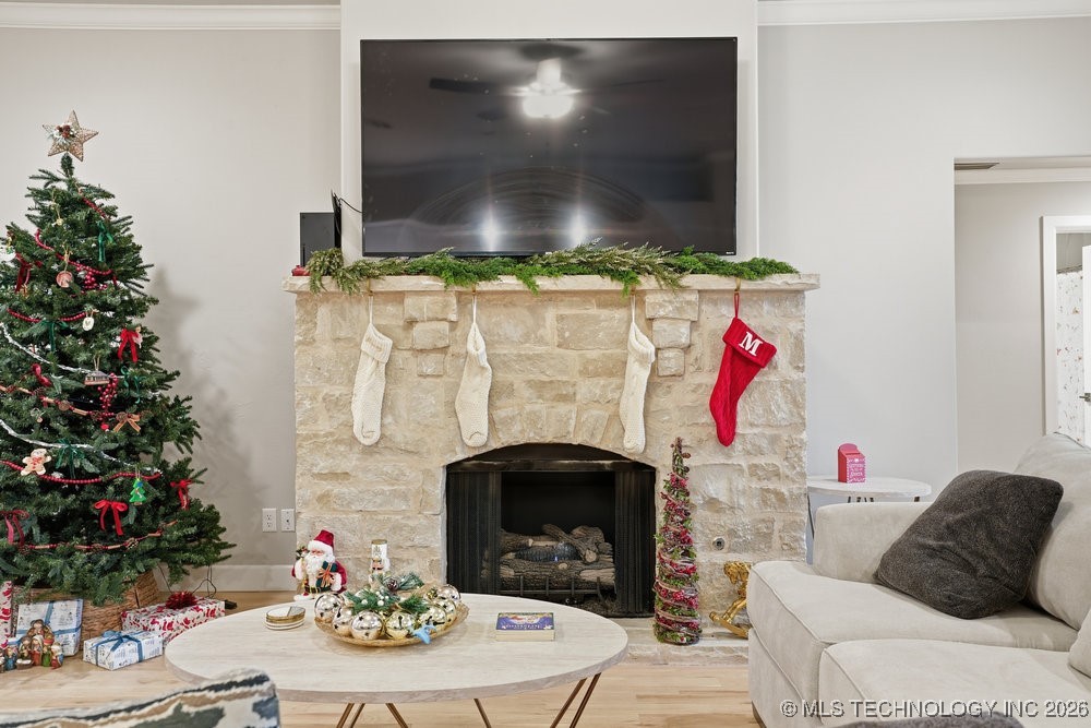 2818 E Quaker Street Property Photo 4