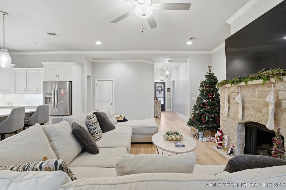 2818 E Quaker Street Property Photo 8