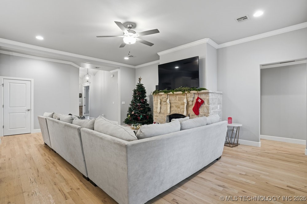 2818 E Quaker Street Property Photo 9