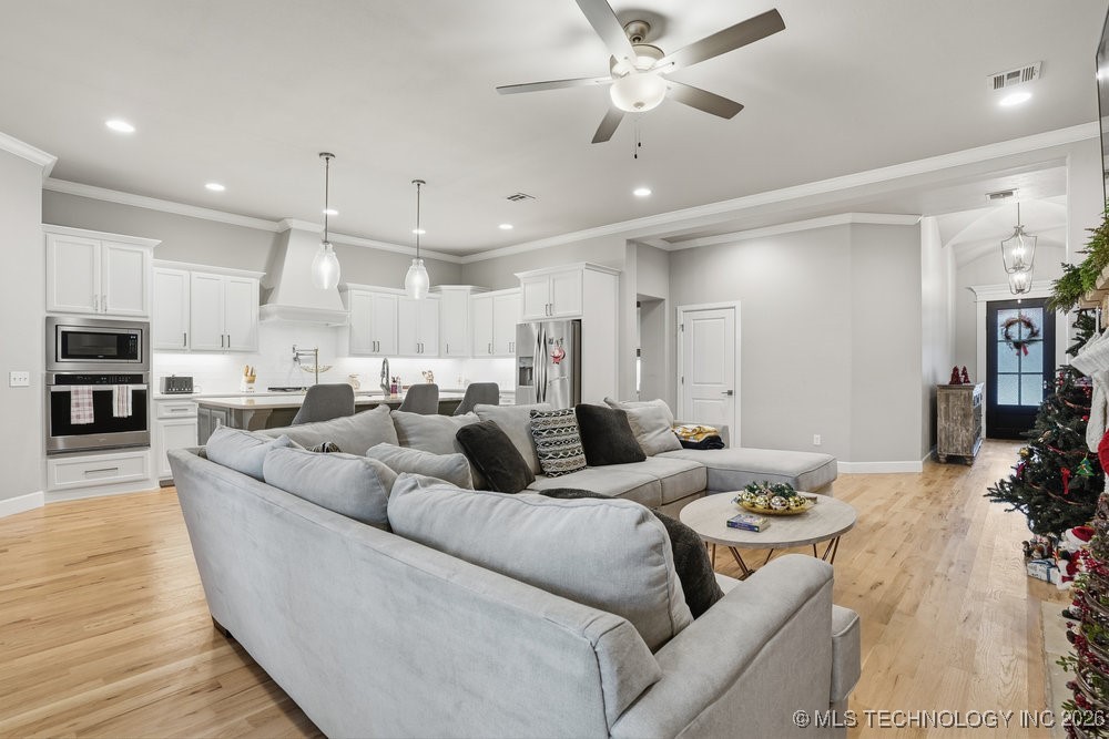 2818 E Quaker Street Property Photo 11