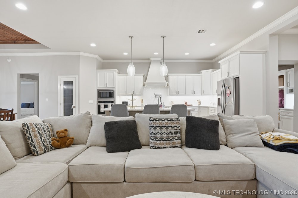 2818 E Quaker Street Property Photo 12