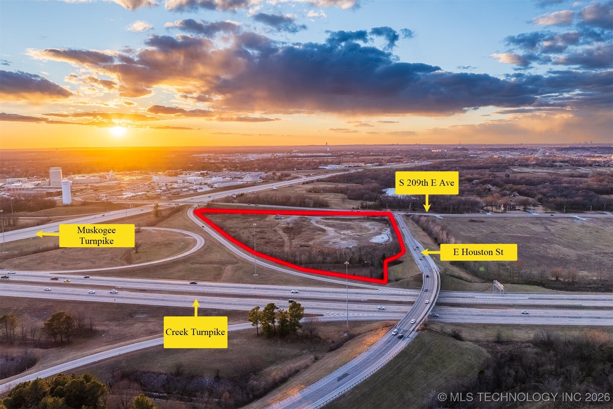 7911 S 209th East Avenue Property Photo 5