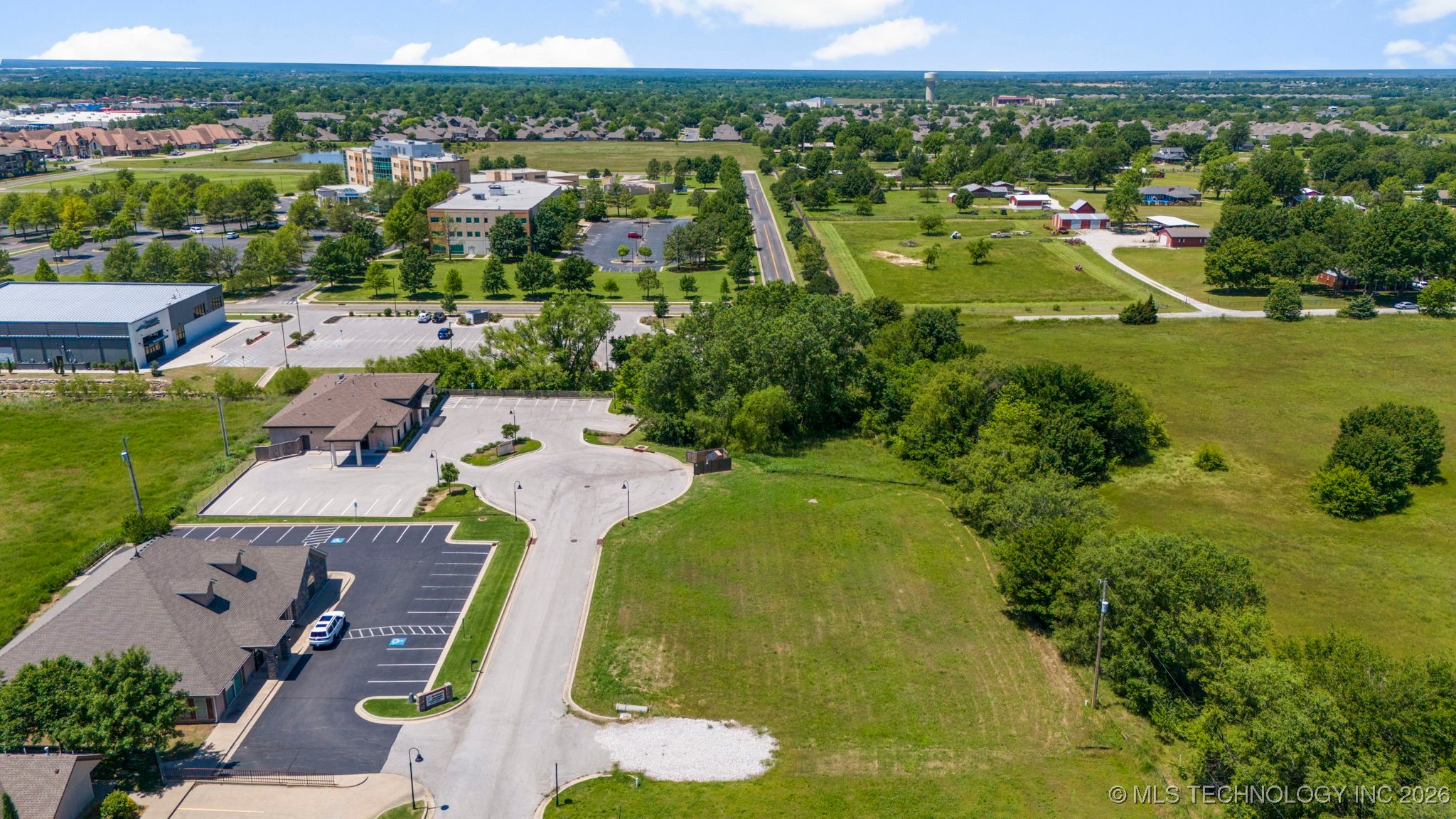 12805 E 101st Place North Property Photo 4