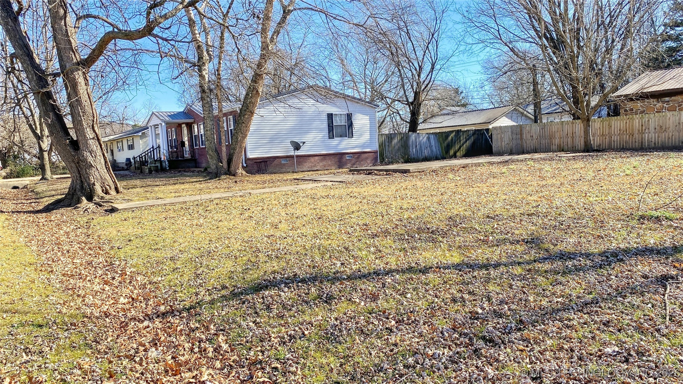 320 W Maple Street Property Photo 8