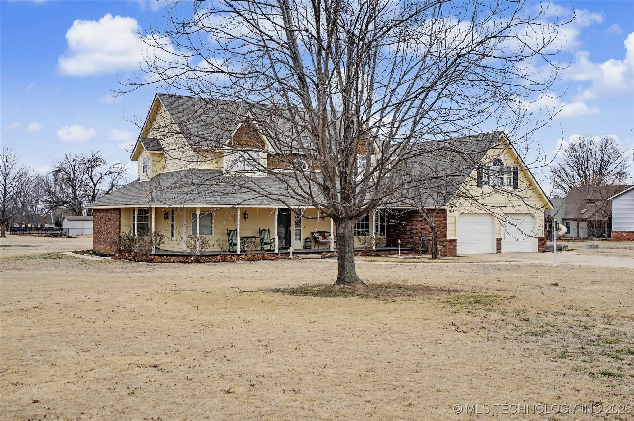 7918 N 156th East Avenue Property Photo 3