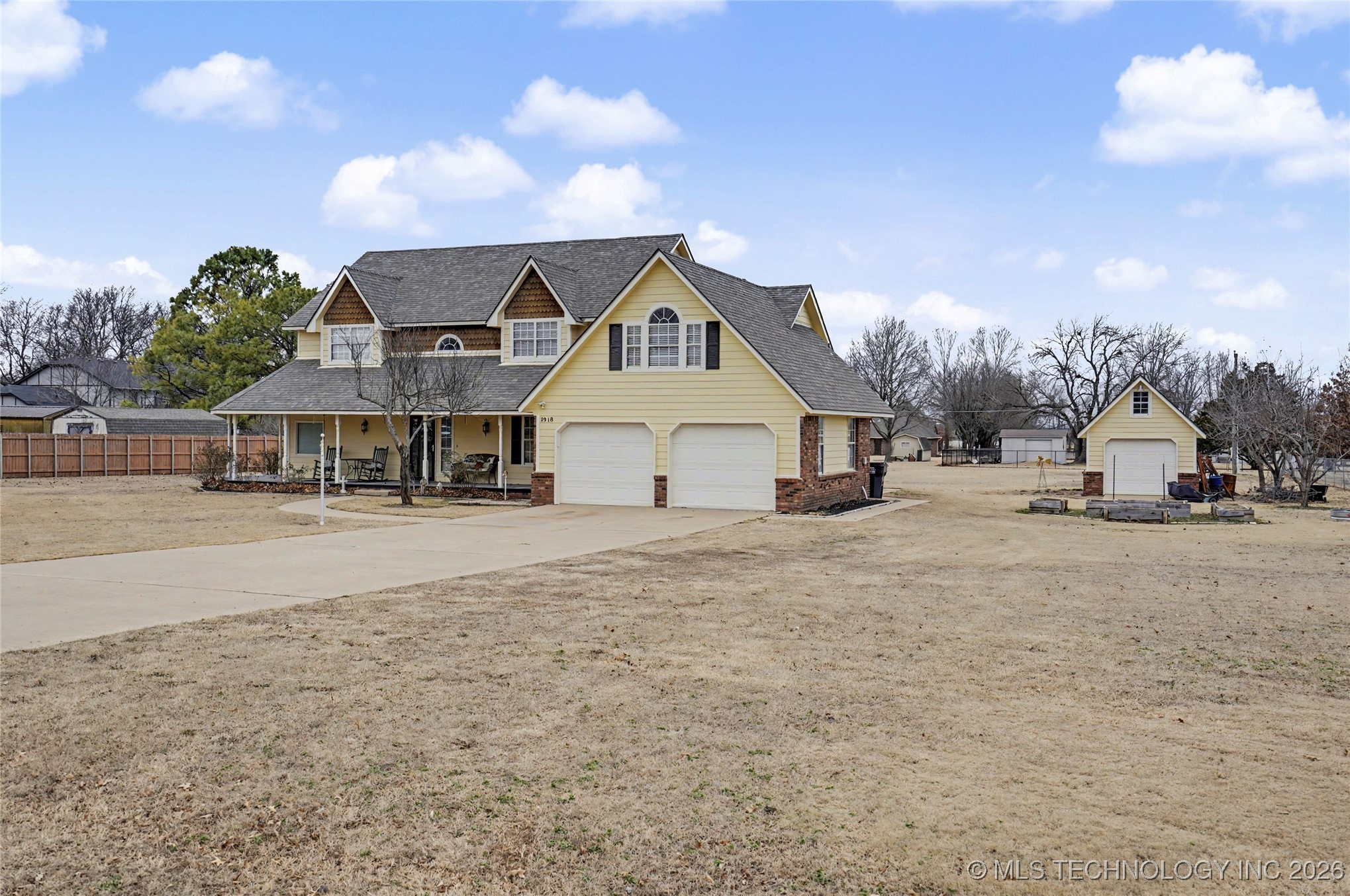 7918 N 156th East Avenue Property Photo 4